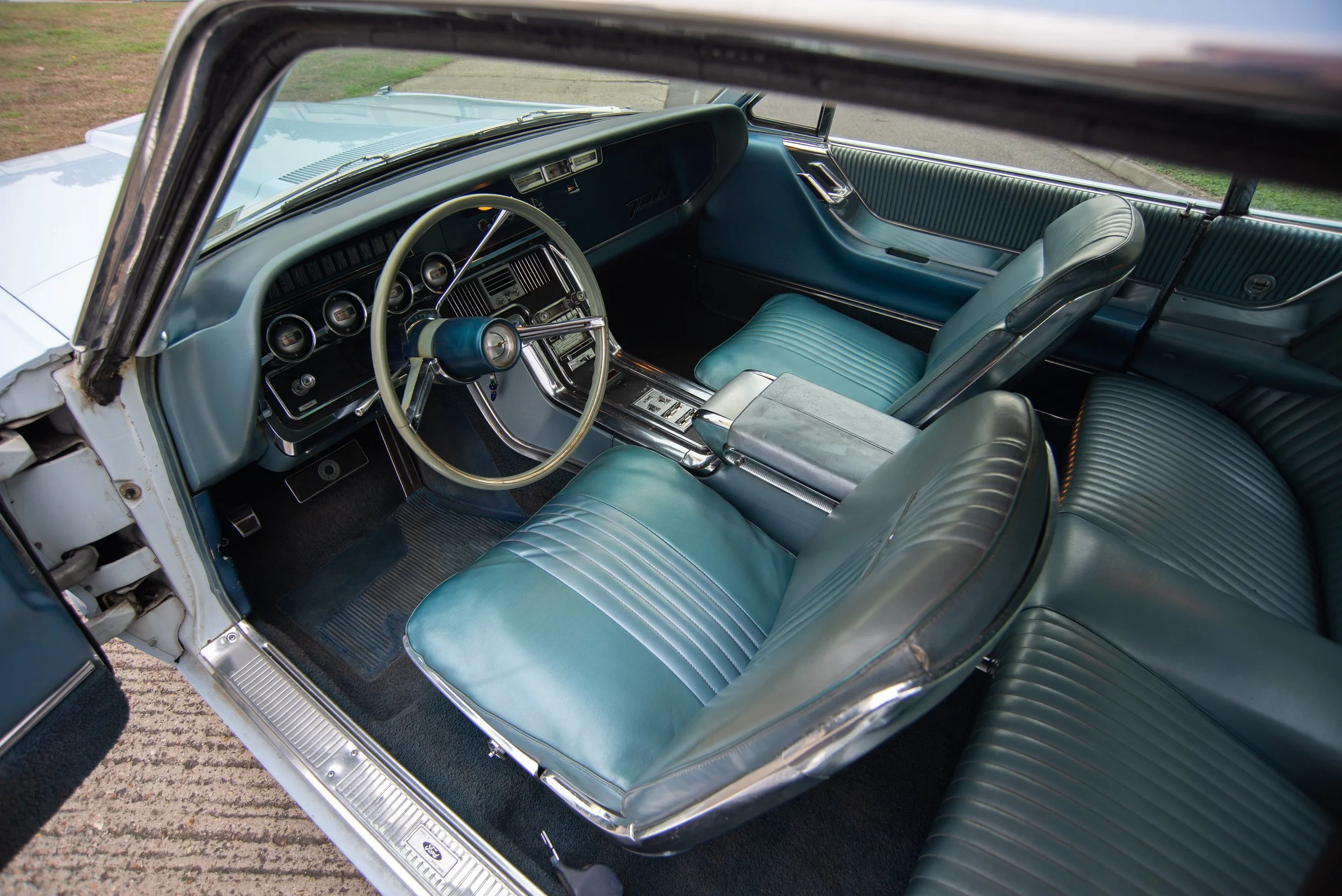 Ford Thunderbird-2.jpg