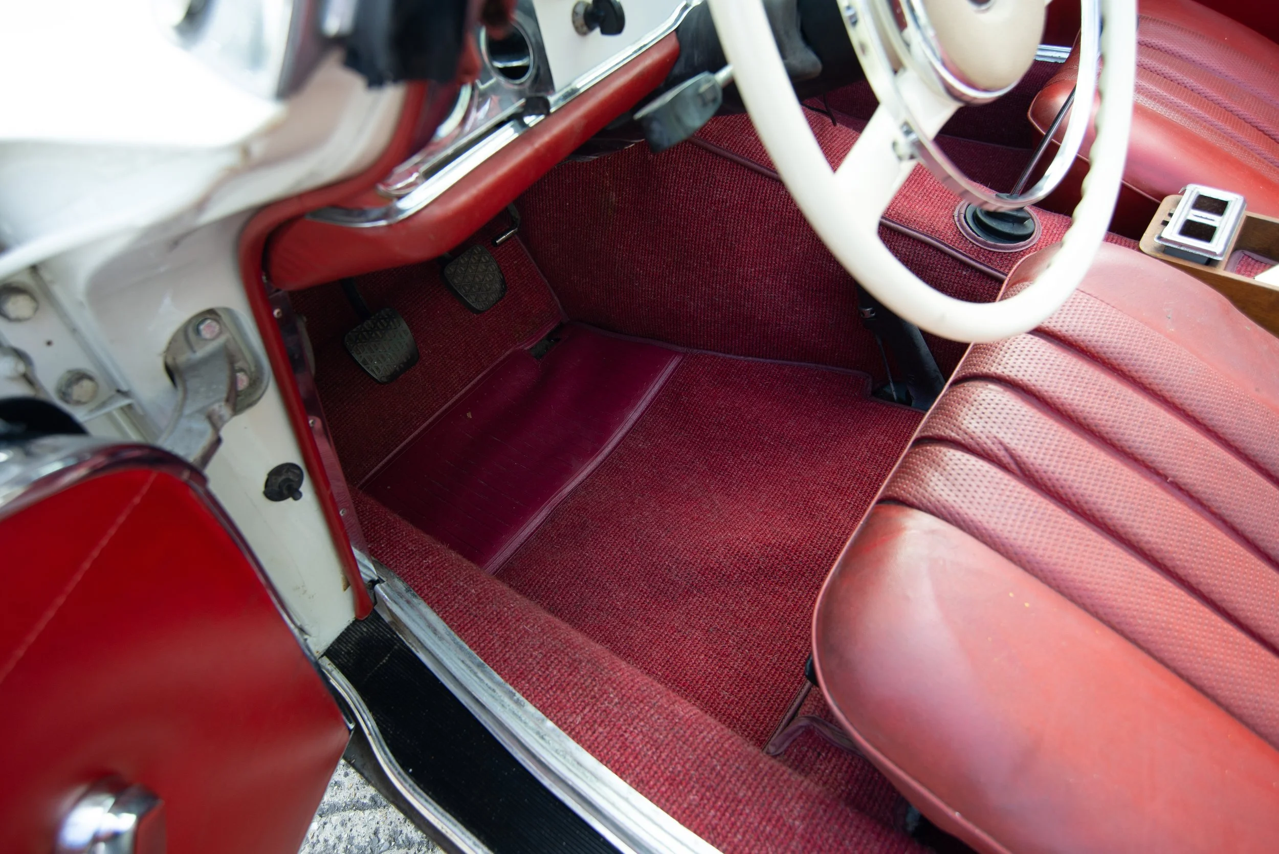 Mercedes 230SL-6.jpg