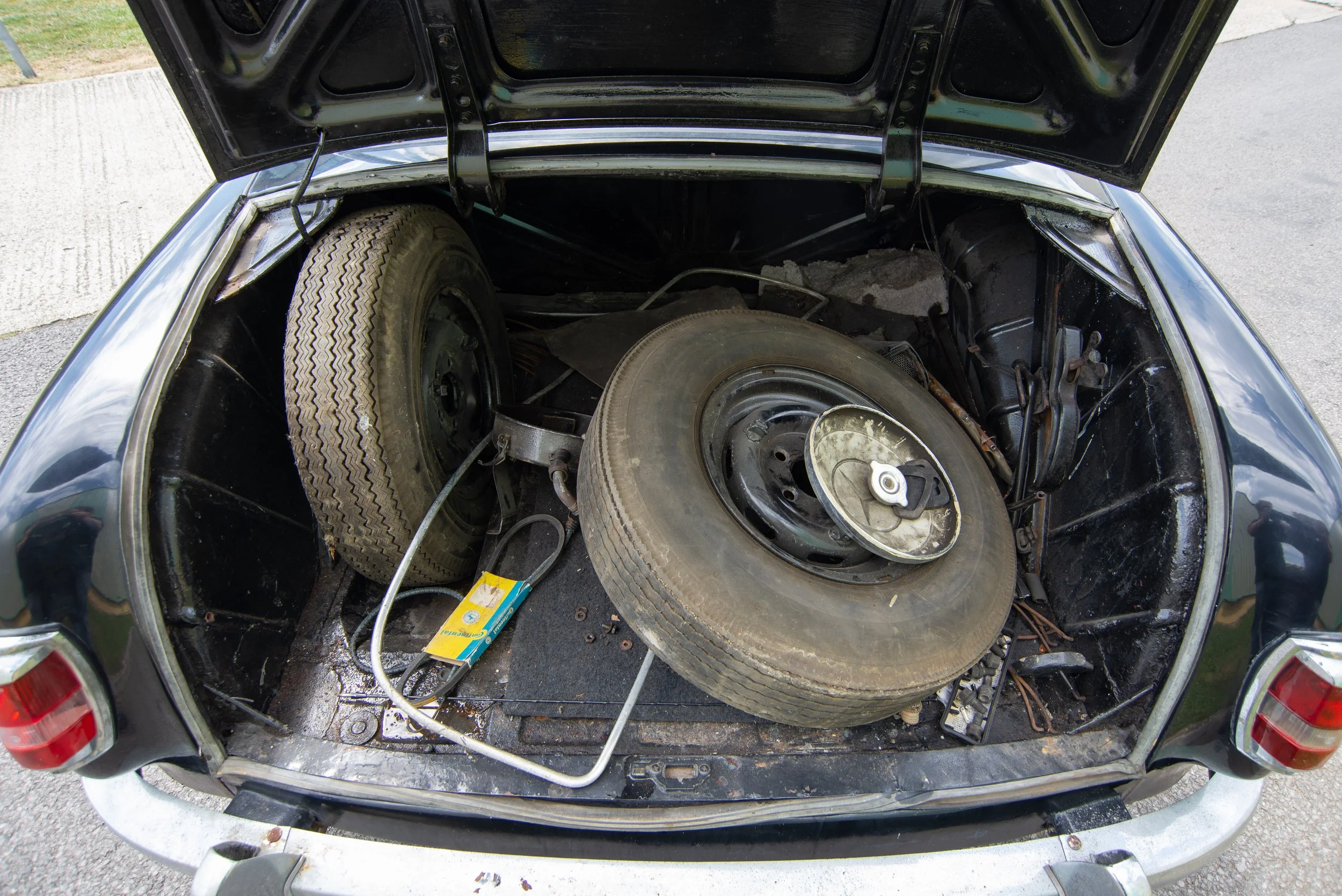 Mercedes 180-4.jpg