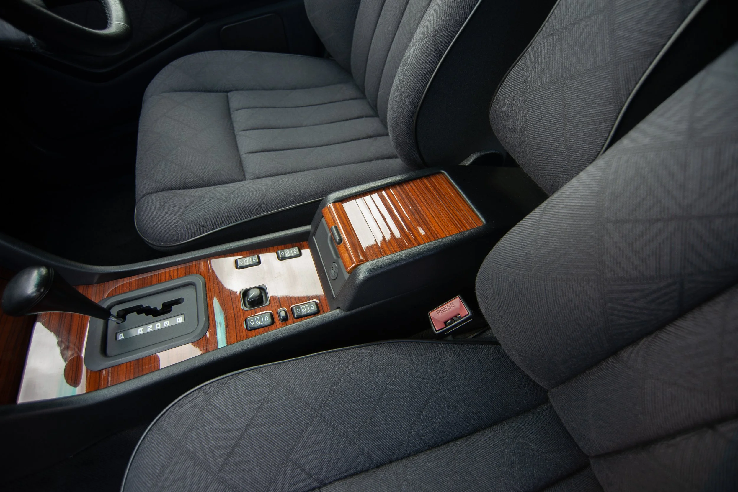 Mercedes E280 Estate-11.jpg