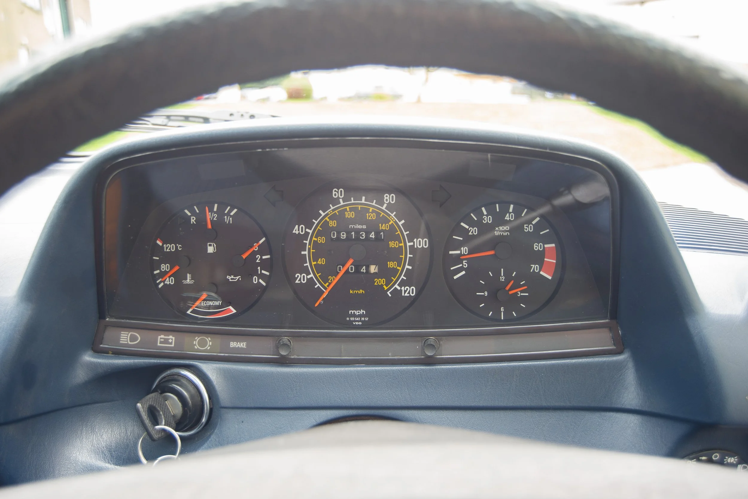 Mercedes 230E-5.jpg