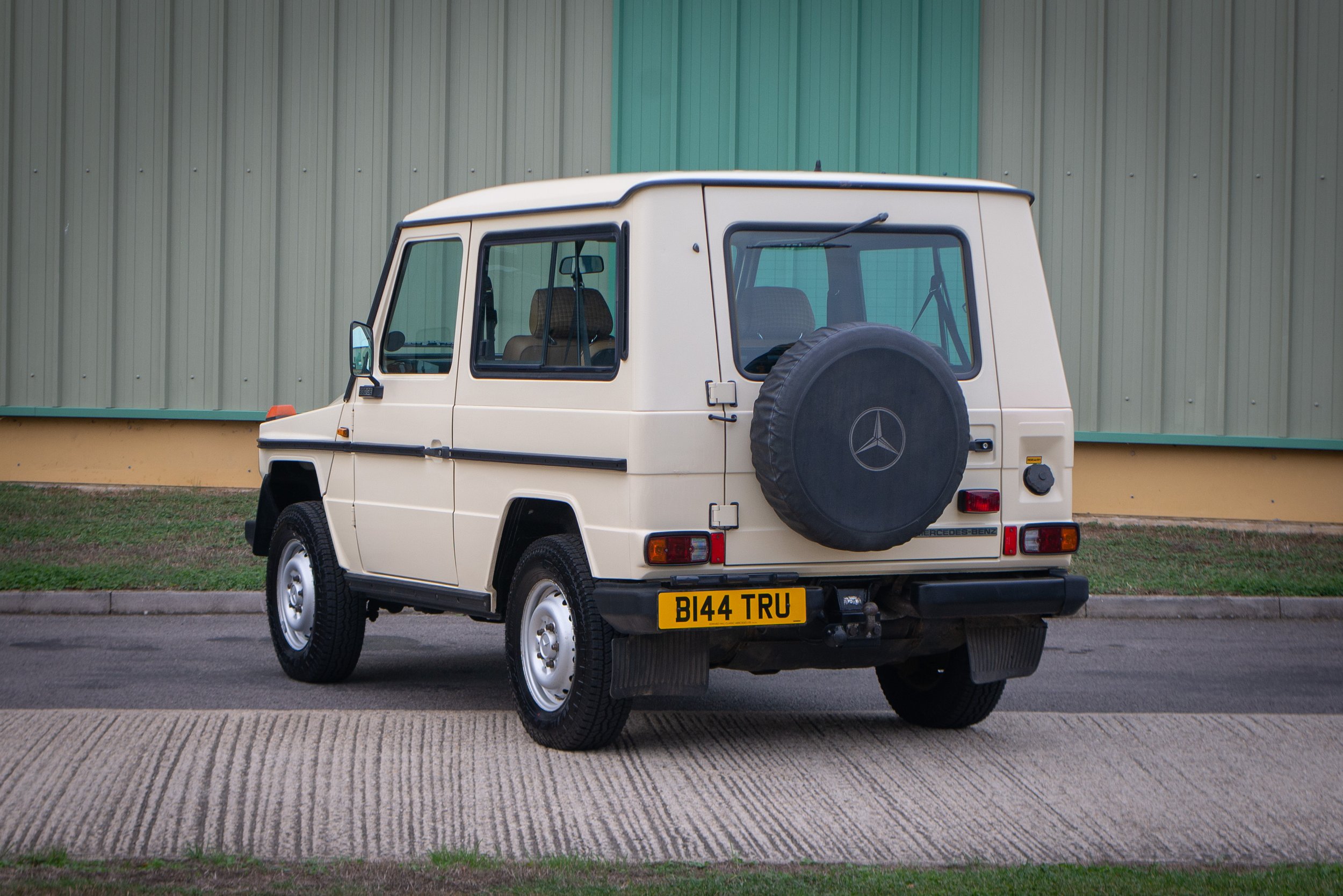 Mercedes 230GE-24.jpg