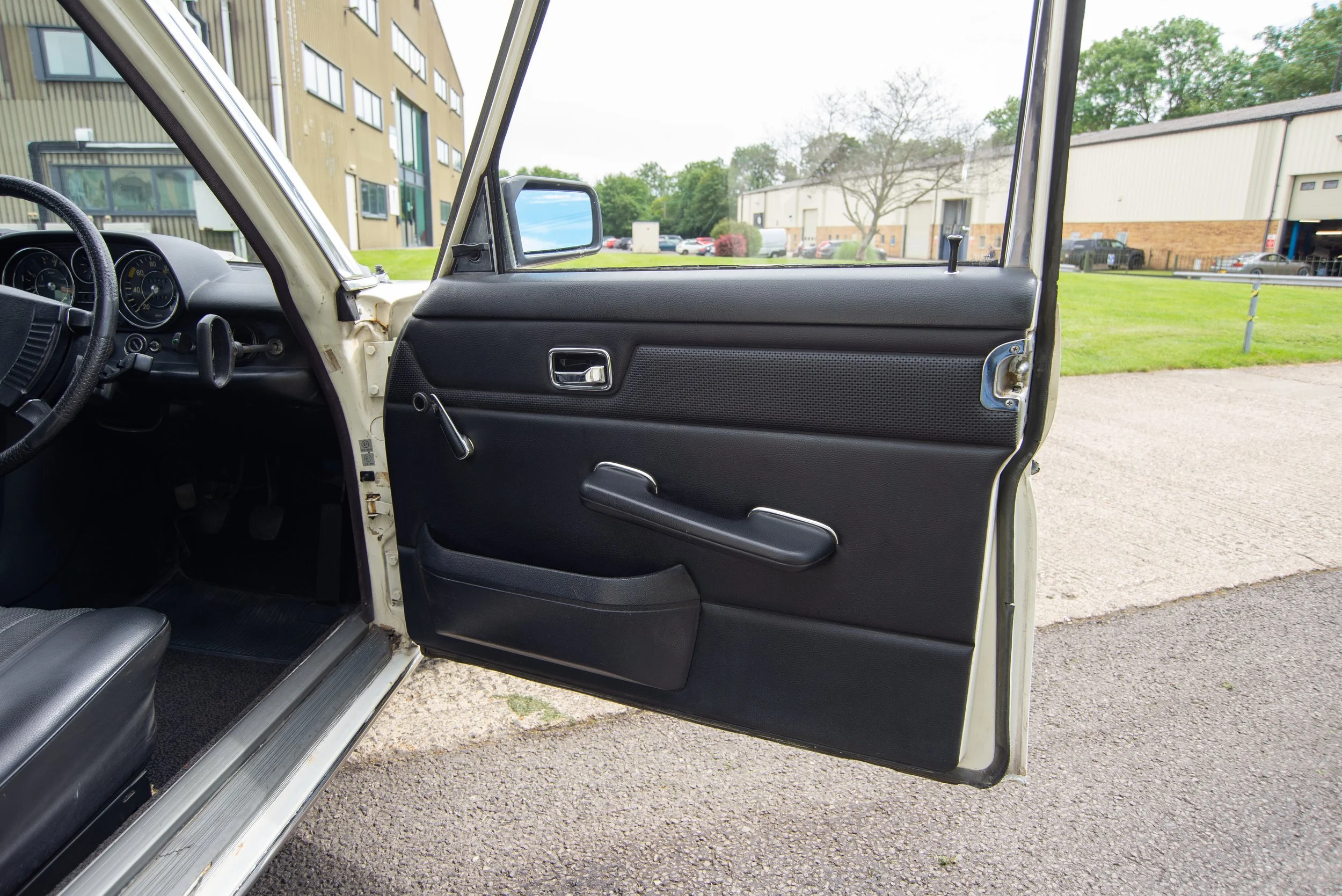 Mercedes 240D-3.jpg