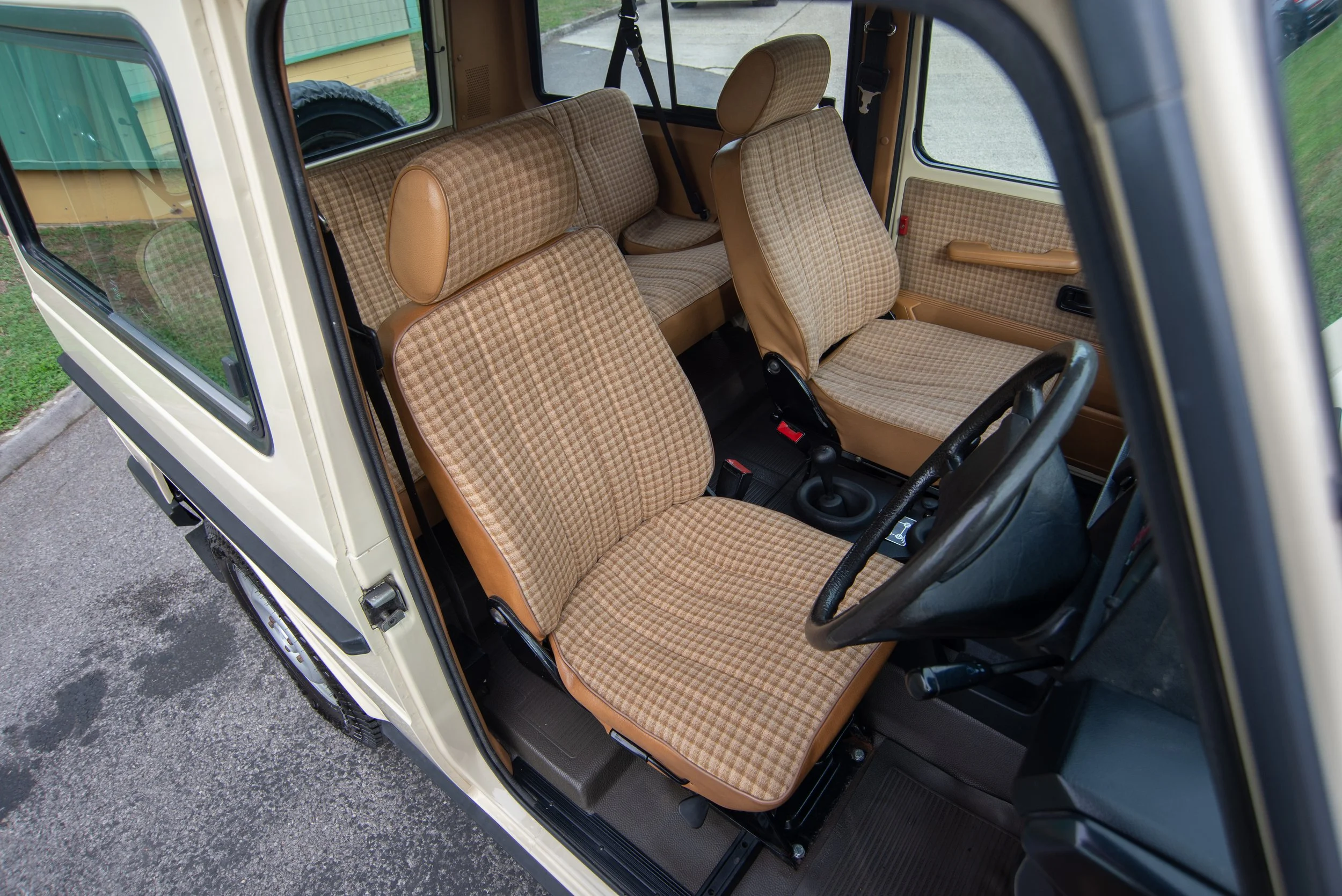 Mercedes 230GE-6.jpg