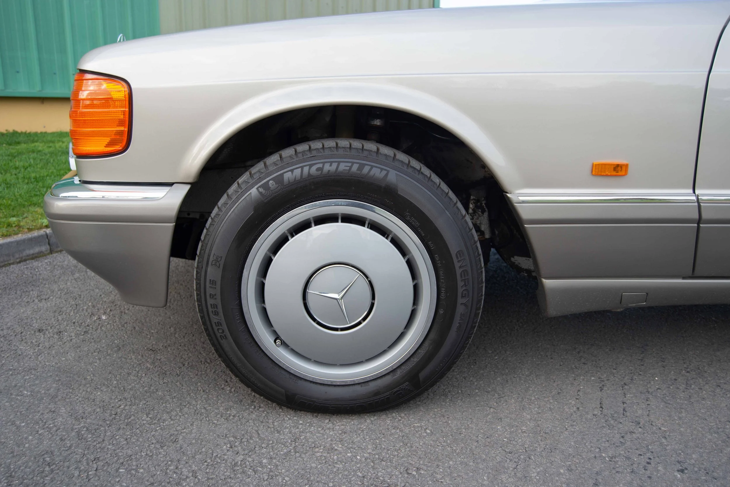 Mercedes 300SE-30.jpg