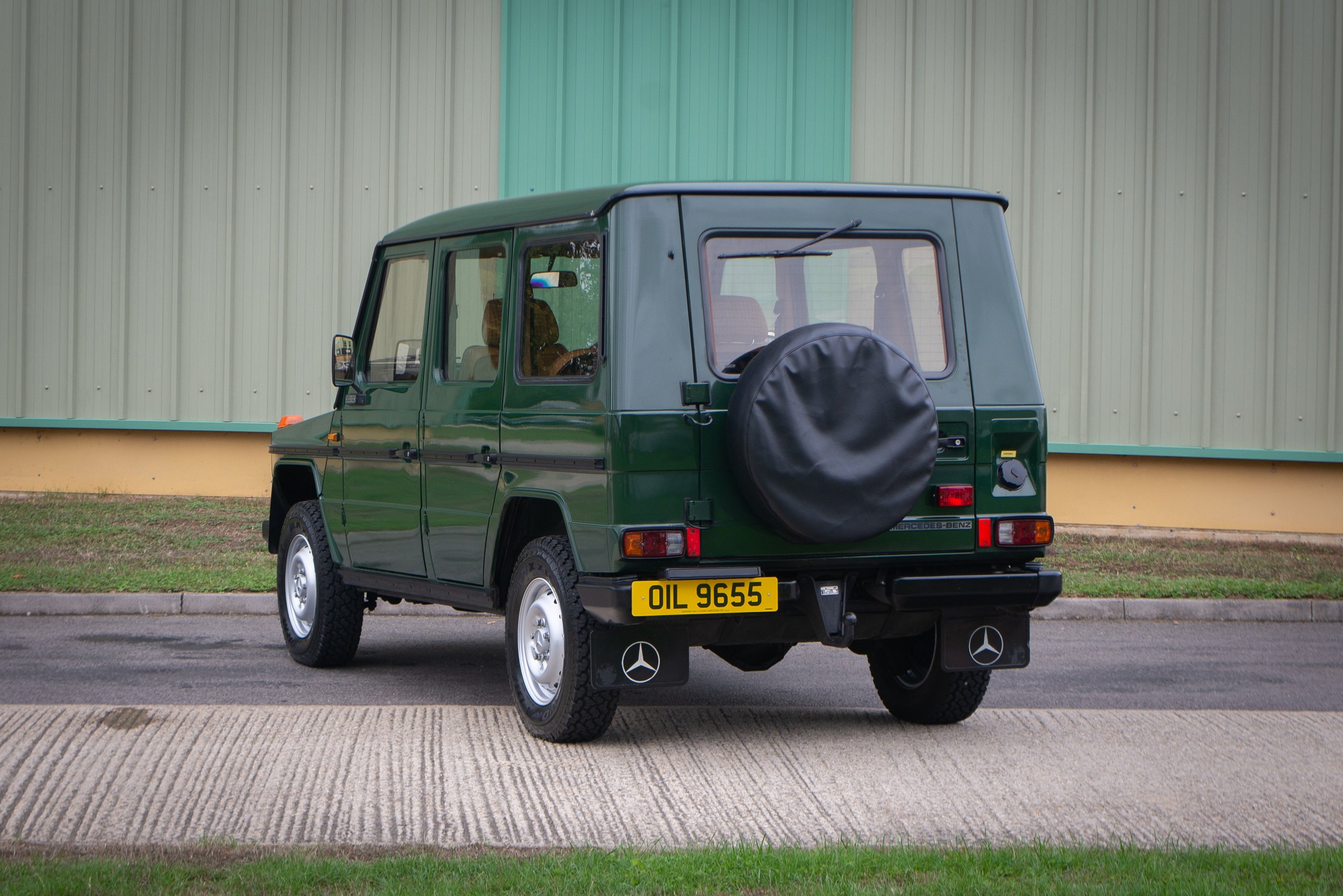 Mercedes 300GD-40.jpg