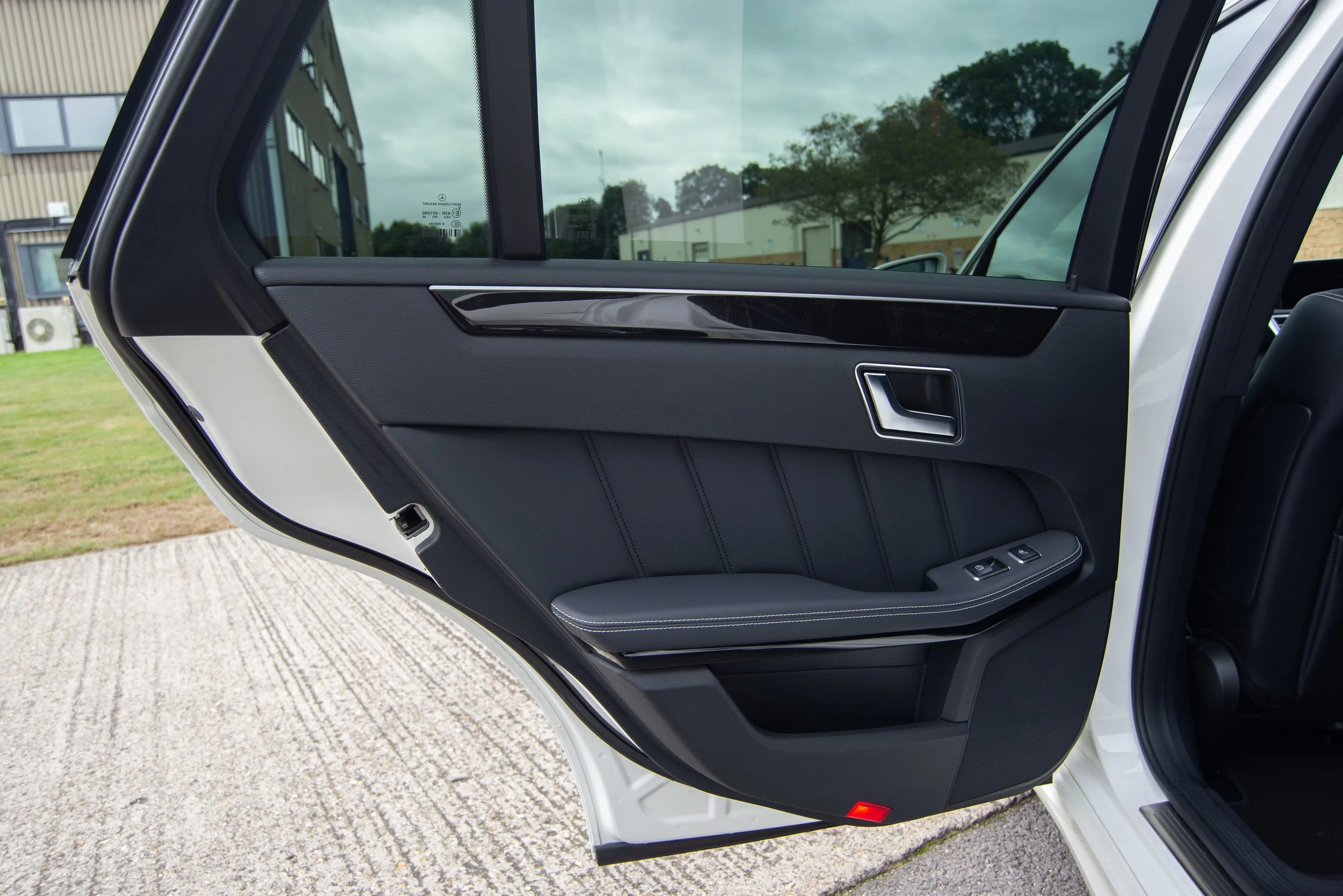 Mercedes E350 Estate-9.jpg