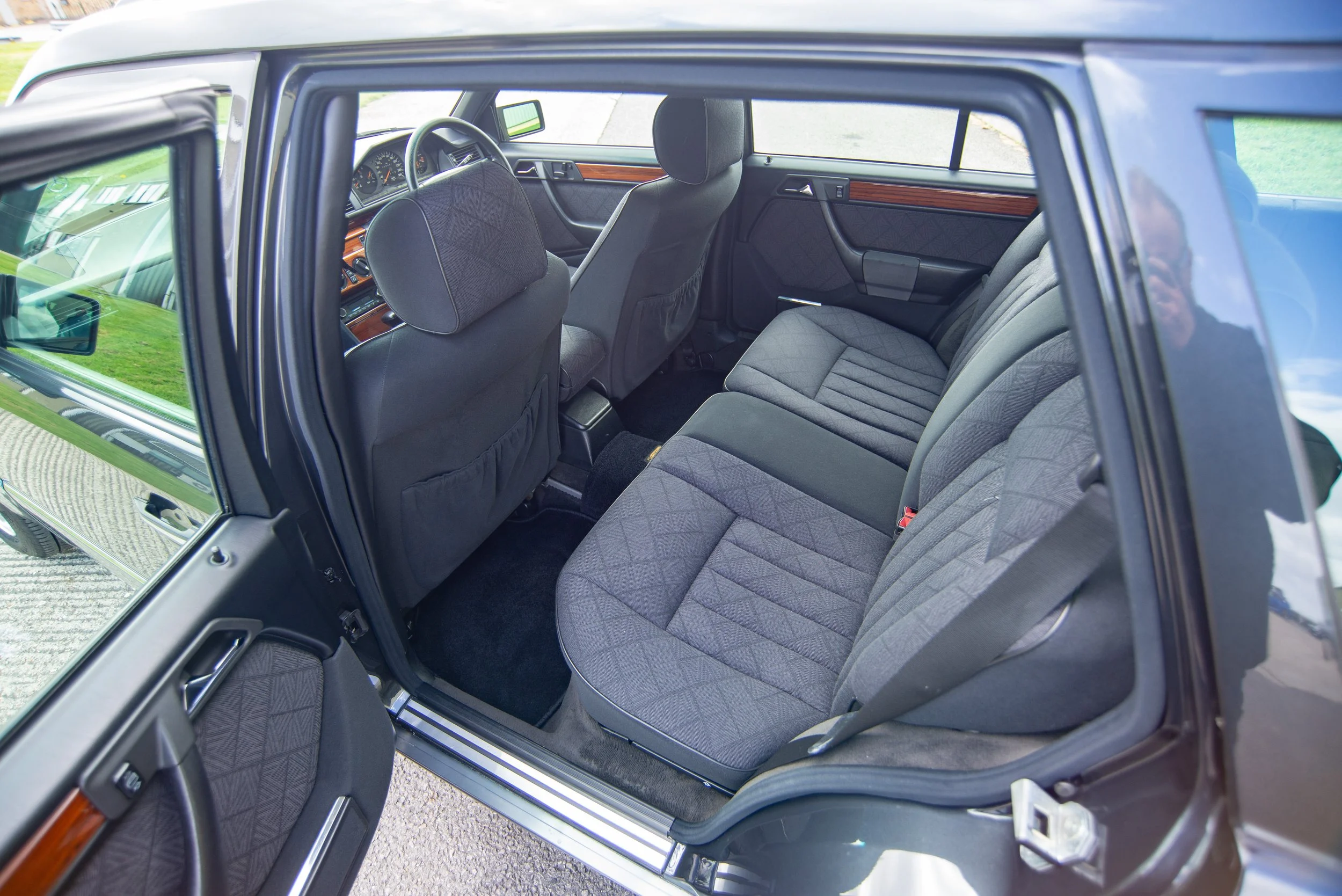 Mercedes E280 Estate-9.jpg