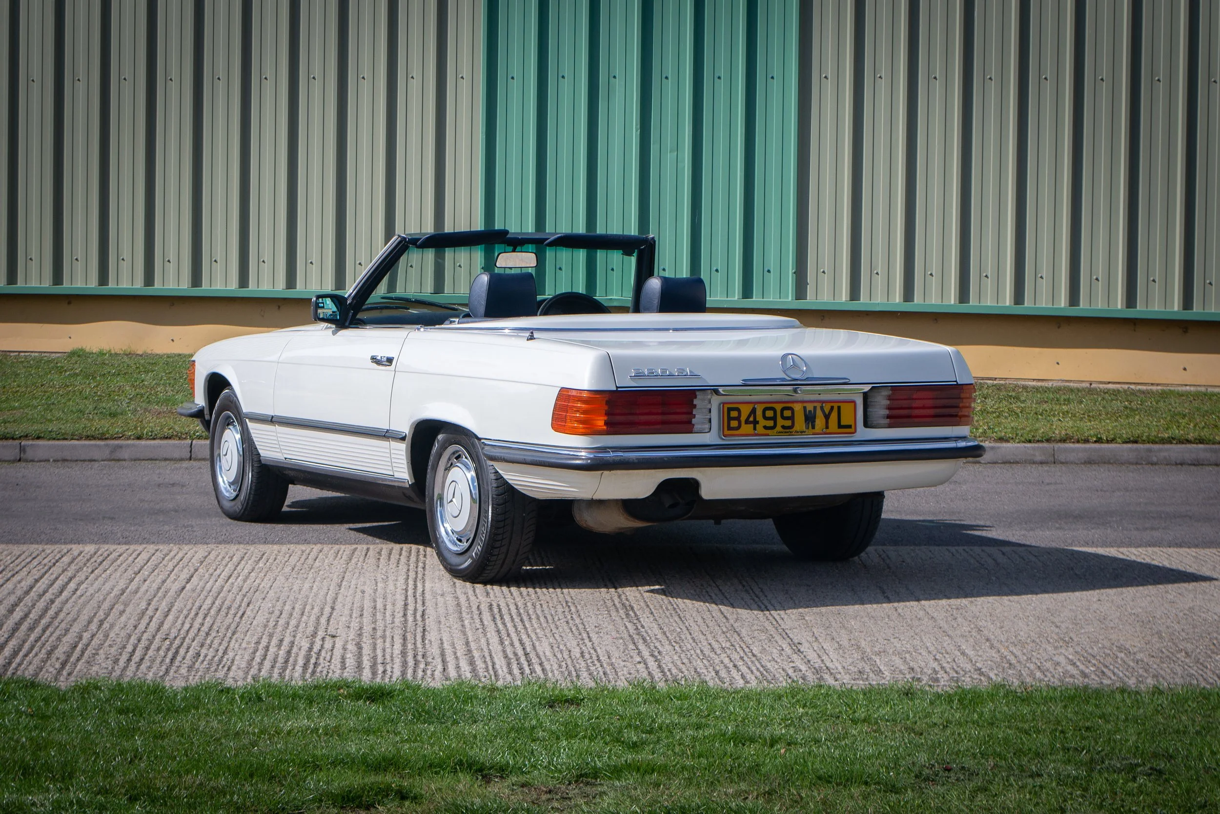 Mercedes 280SL-10.jpg