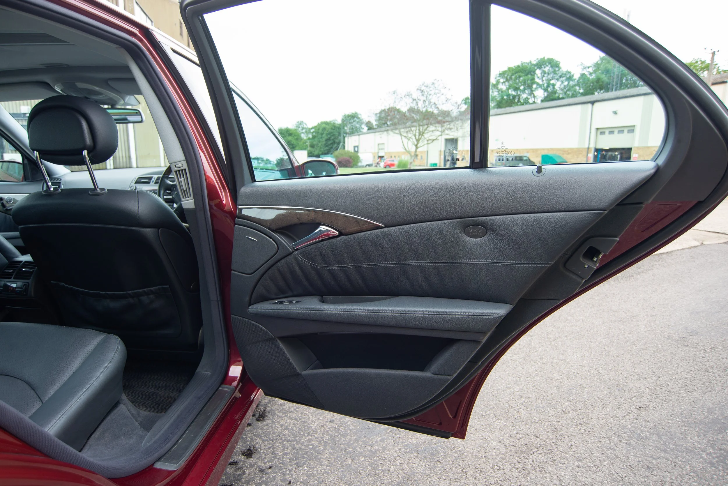 Mercedes E500-6.jpg