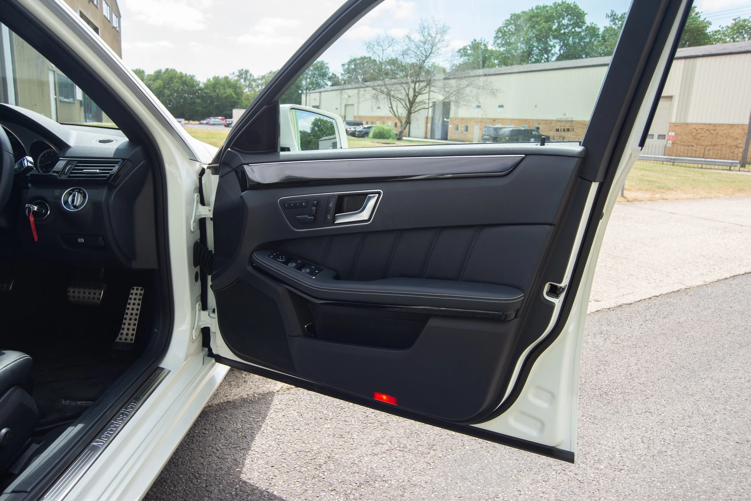 Mercedes E350 Estate-7.jpg