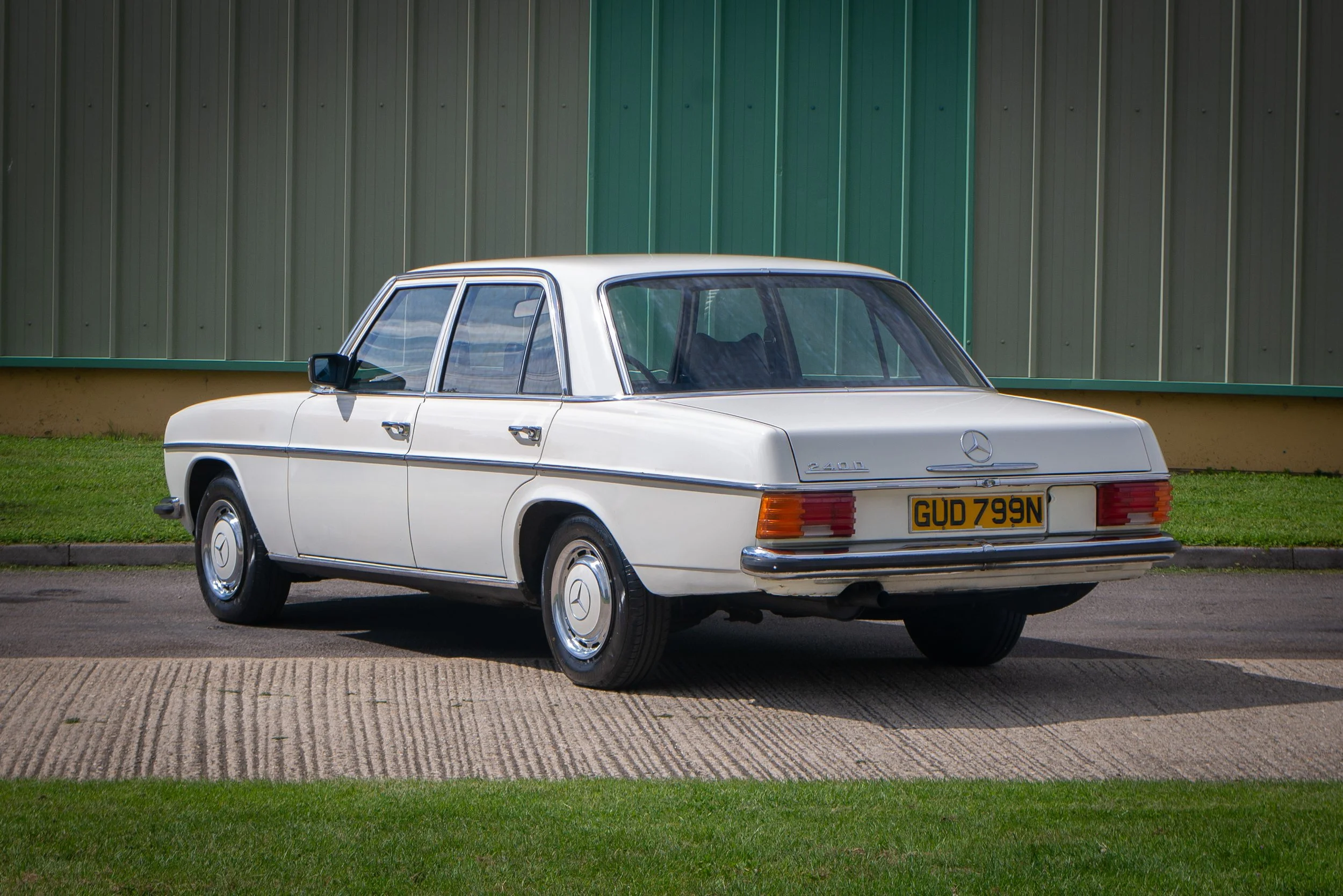 Mercedes 240D-30.jpg