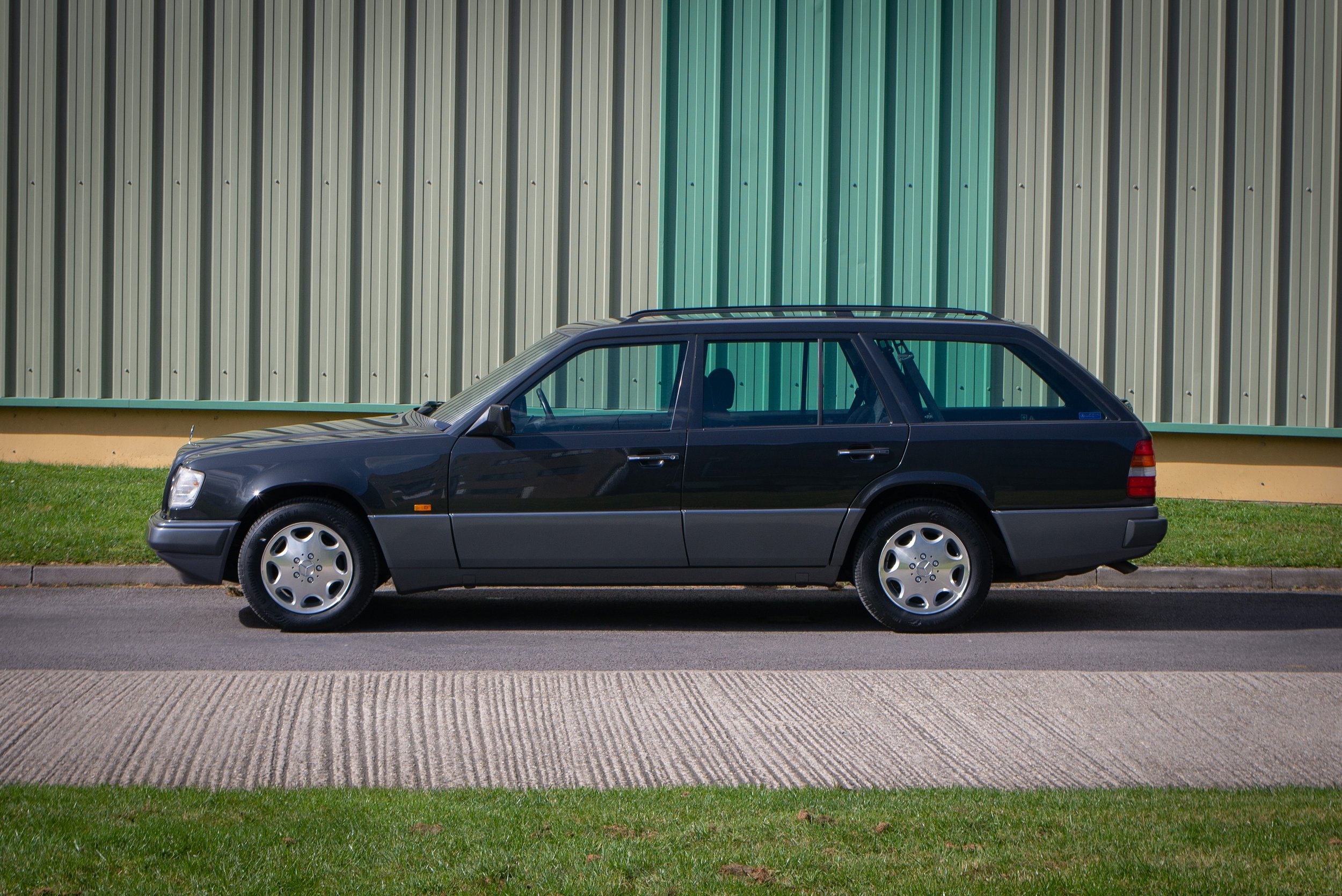 Mercedes E280 Estate-32.jpg
