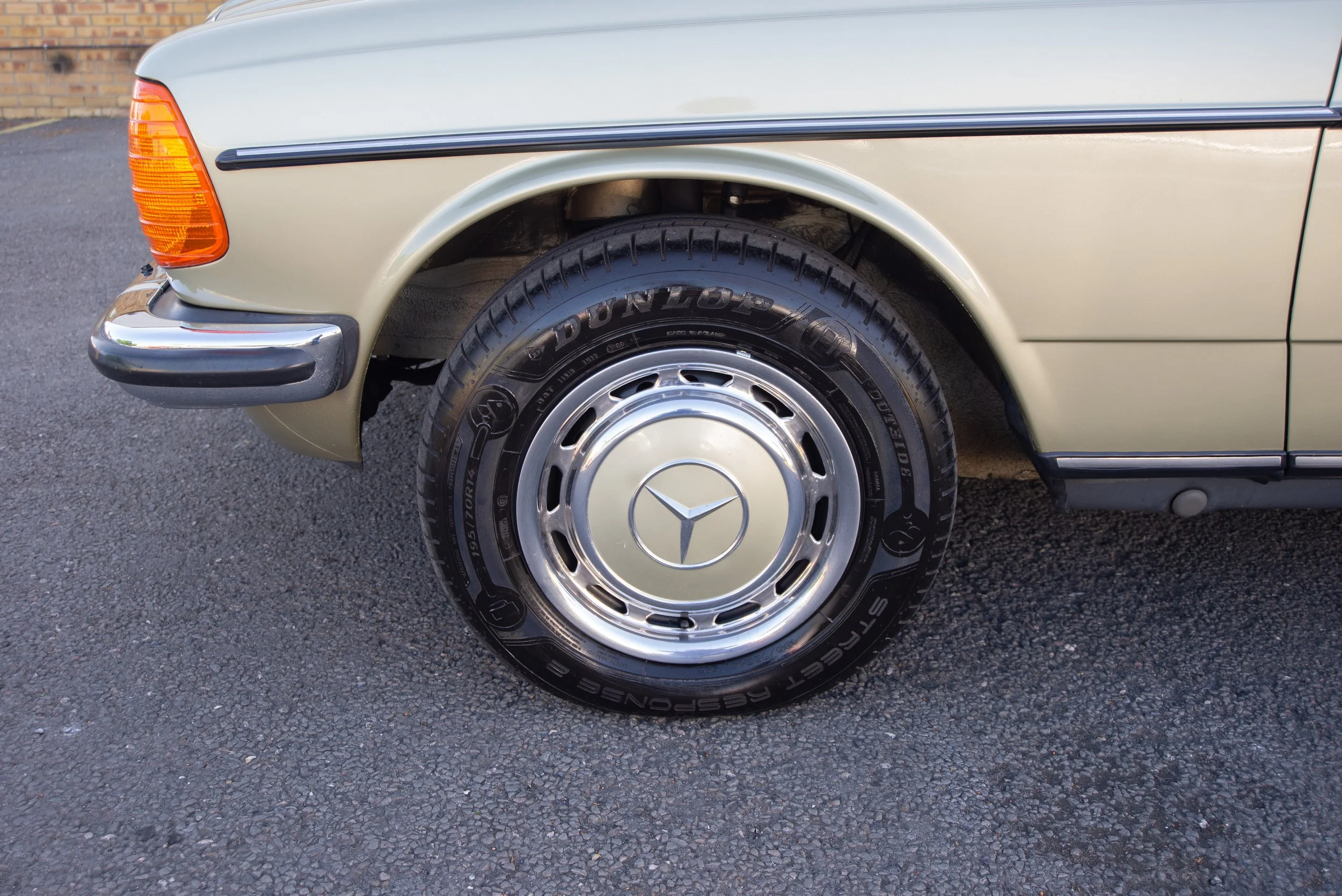 Mercedes 280E-19.jpg