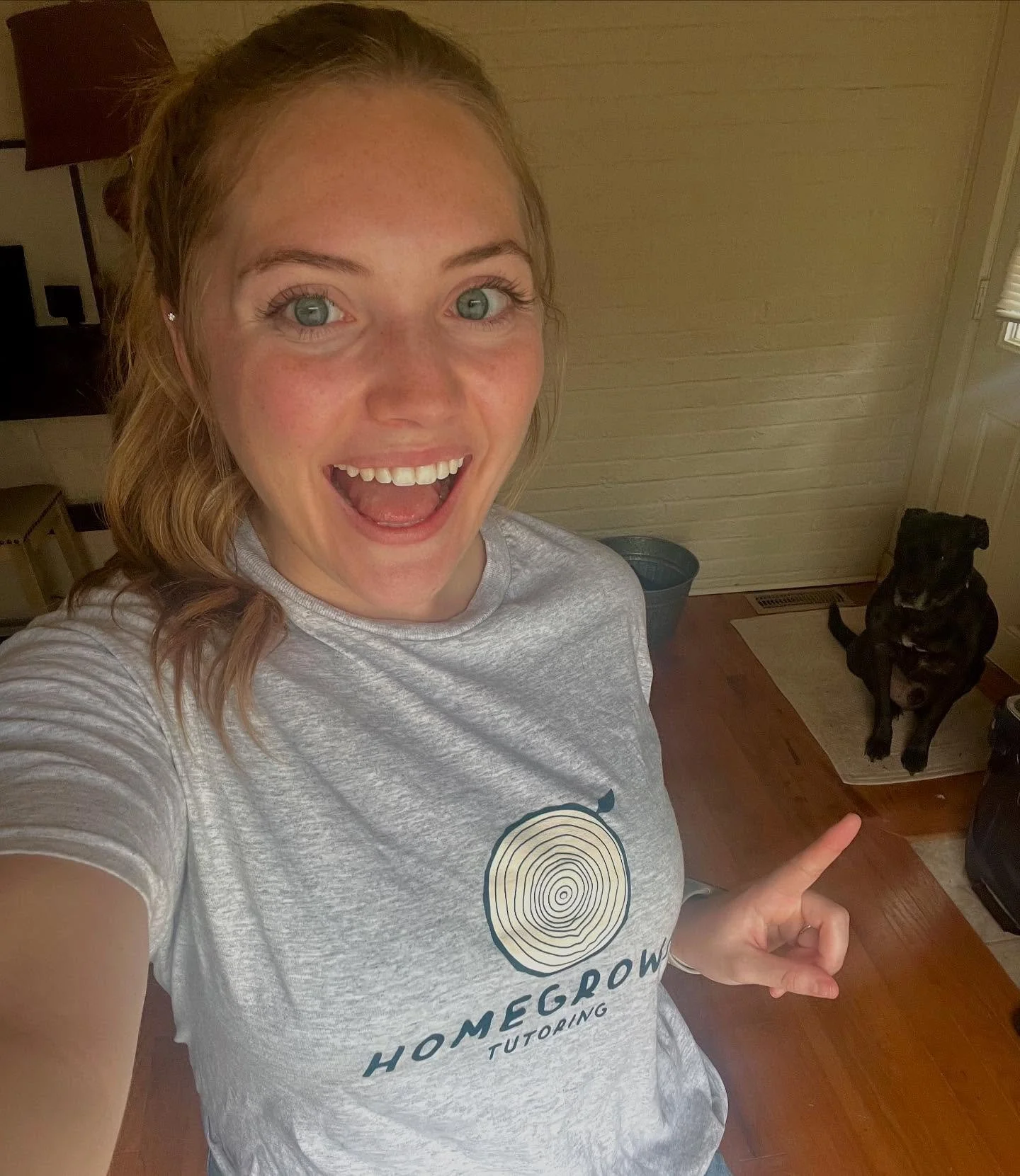 Somebody wanted to come along for tutoring sessions today 🫢🐶