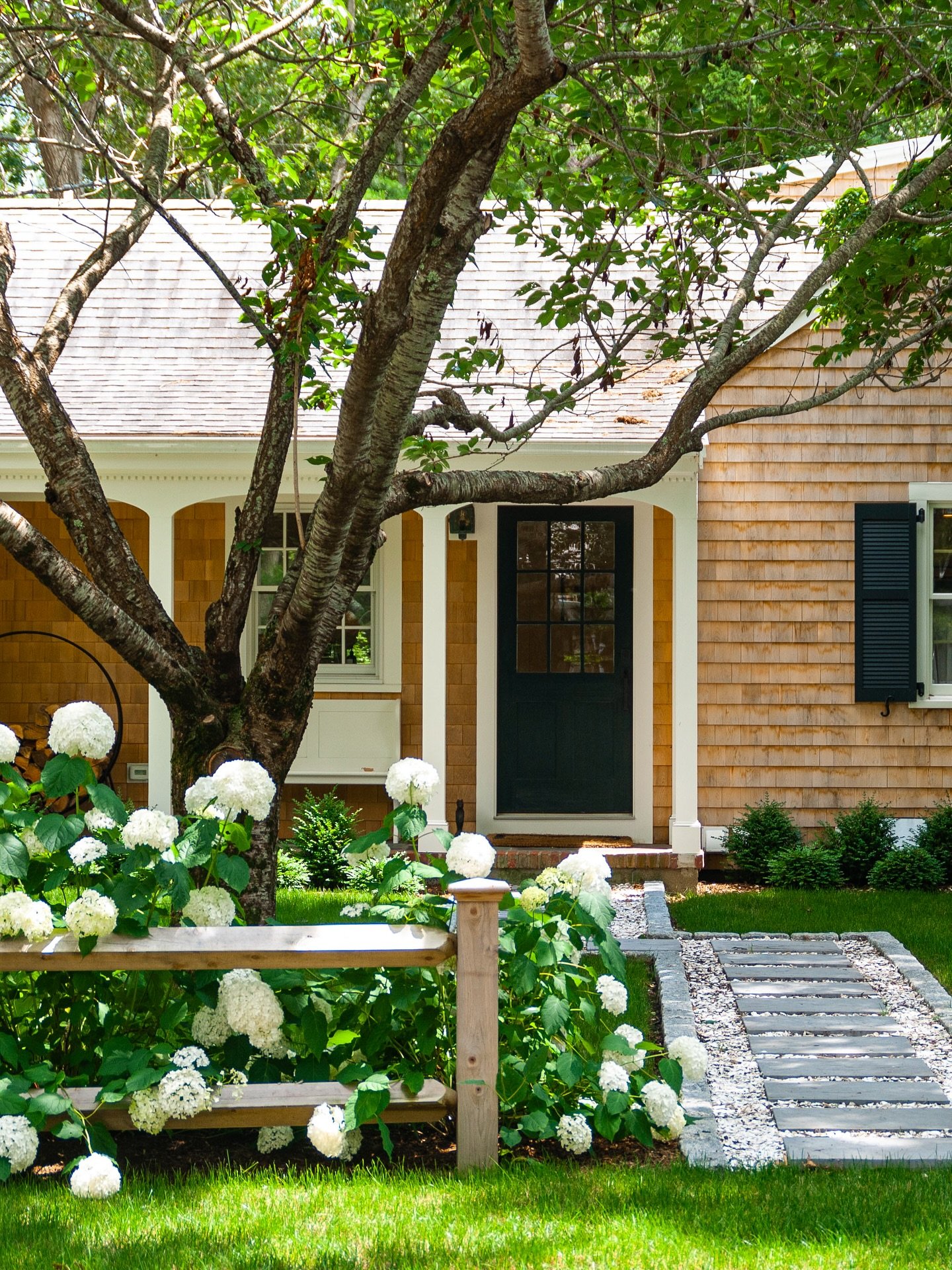 Summer has arrived and so have the hydrangeas at Wianno House!

Plan your stay around the season&rsquo;s most stunning view, select summer dates are available.

#BayhouseProperties #WiannoHouse #CapeCodLuxury #Osterville #CapeCodVacationRental #CapeC