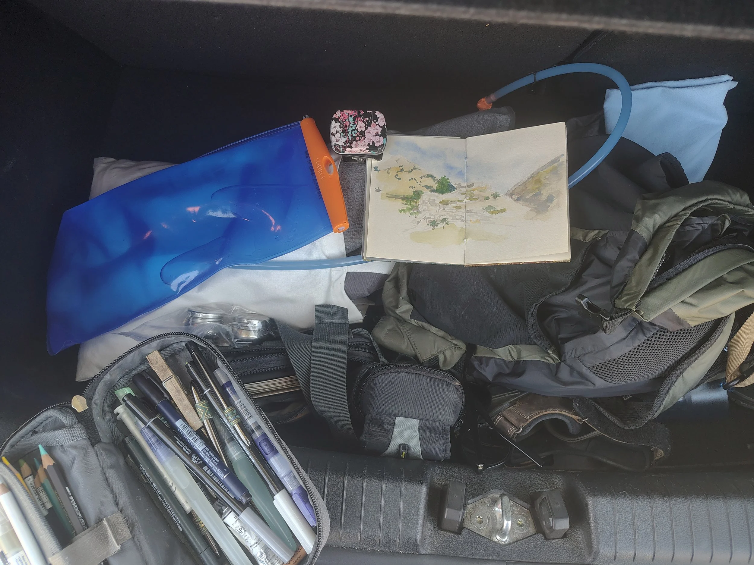 Plein-air from the car trunk