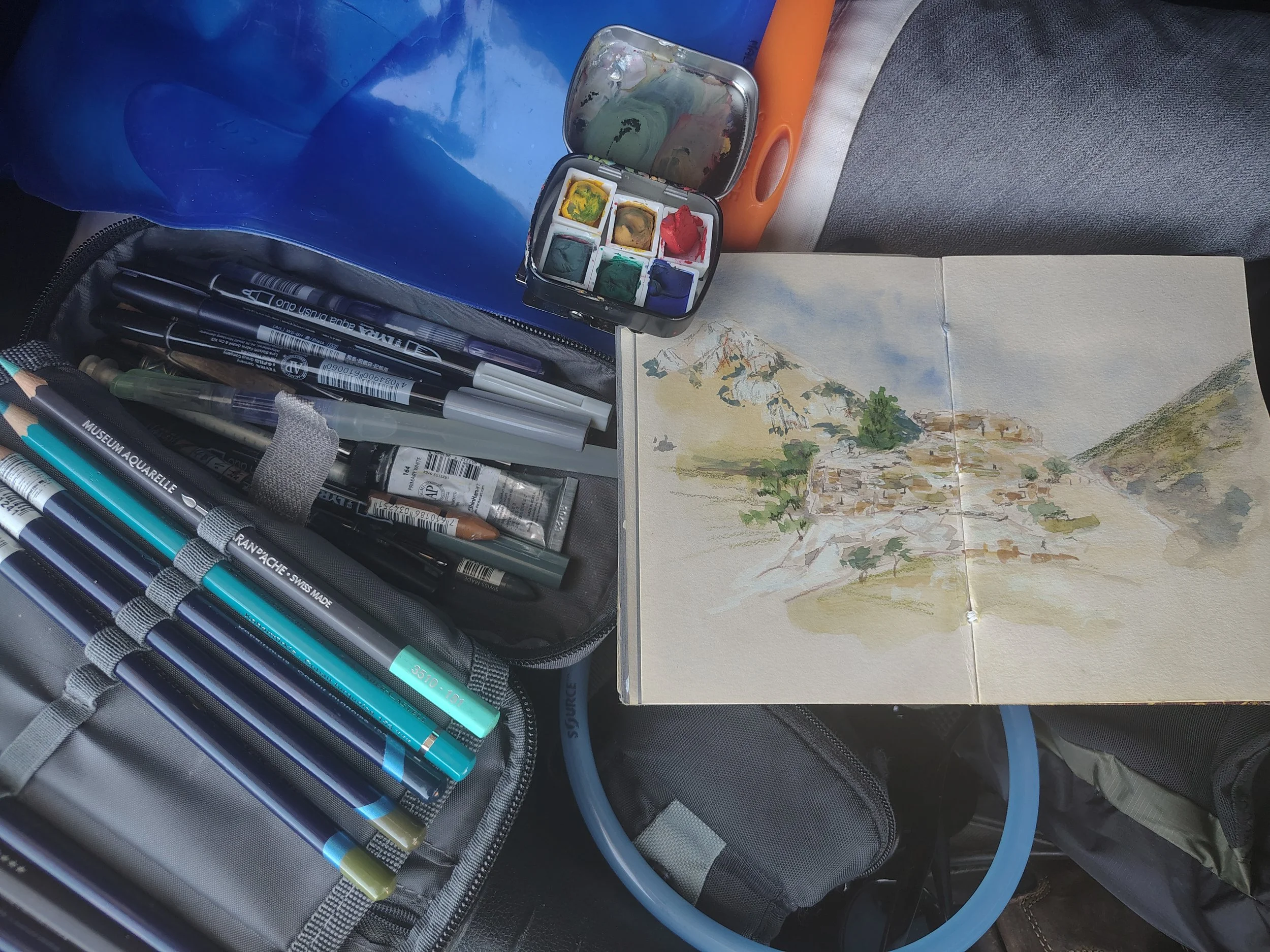 Plein-air from the car trunk