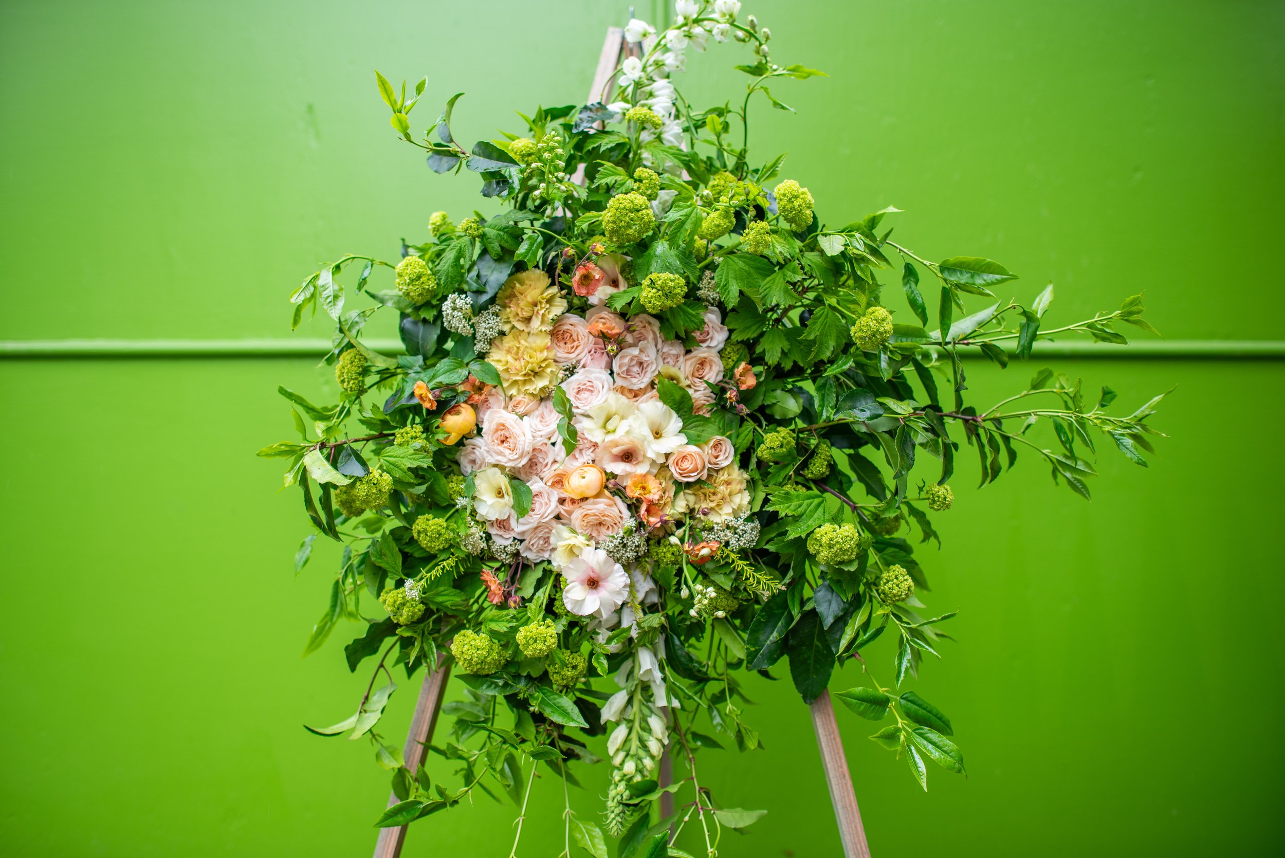 Easel_Closer_BrtGreen.jpg