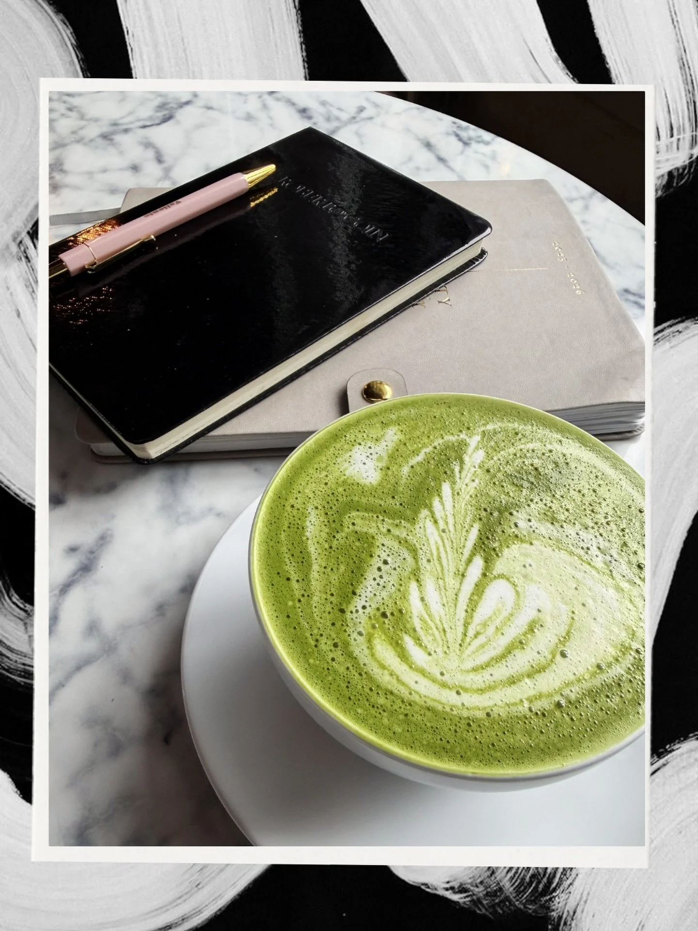 They say swans symbolize grace in transformation. 🦢
Maybe that&rsquo;s why one showed up in my matcha today- 
a little reminder to slow down, trust the becoming knowing the best is yet to come&hellip; ✨ xoxo

#xitlalt #theartoflivingwell #essenceofs