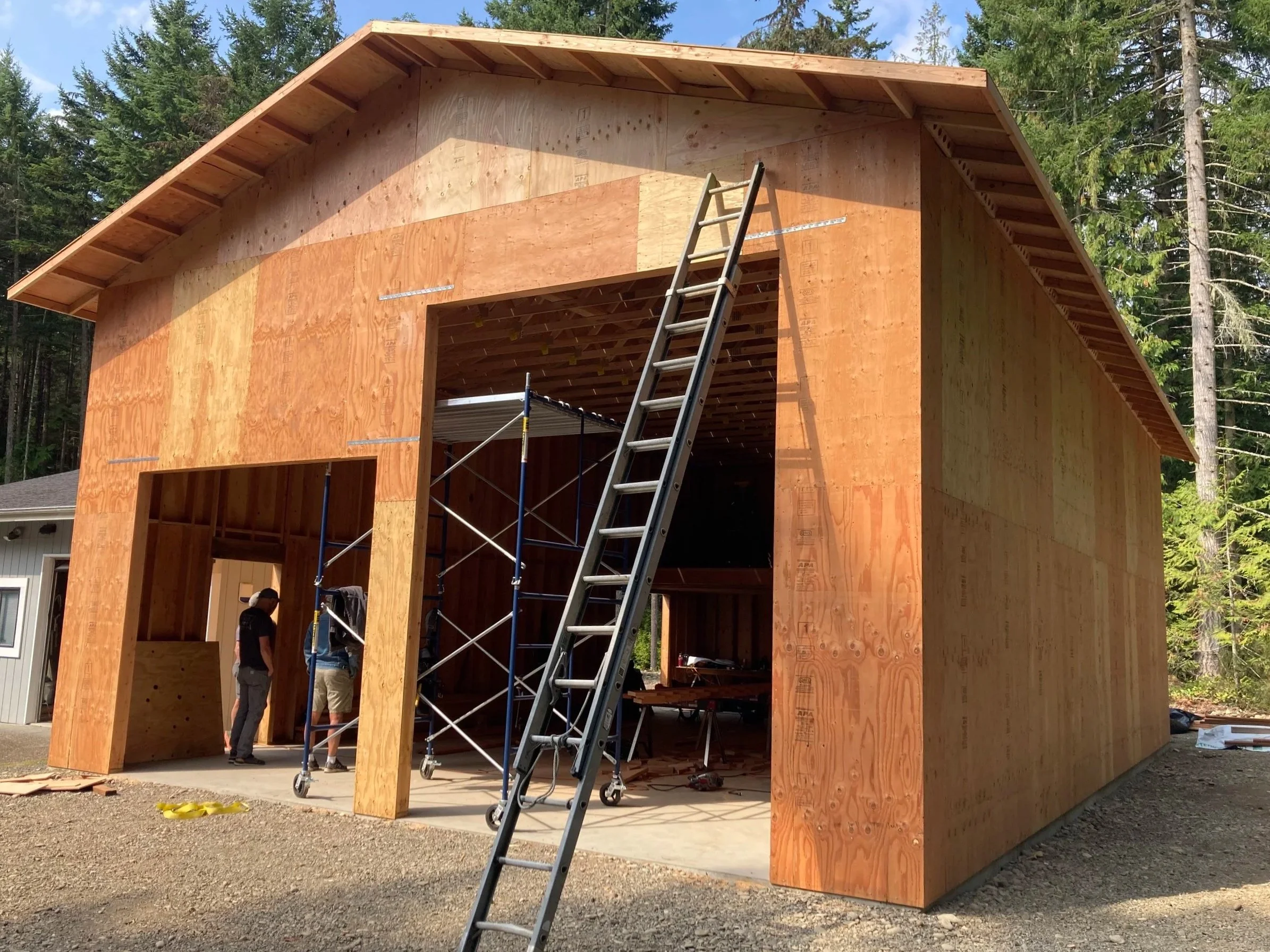 GARAGE & WORKSHOP