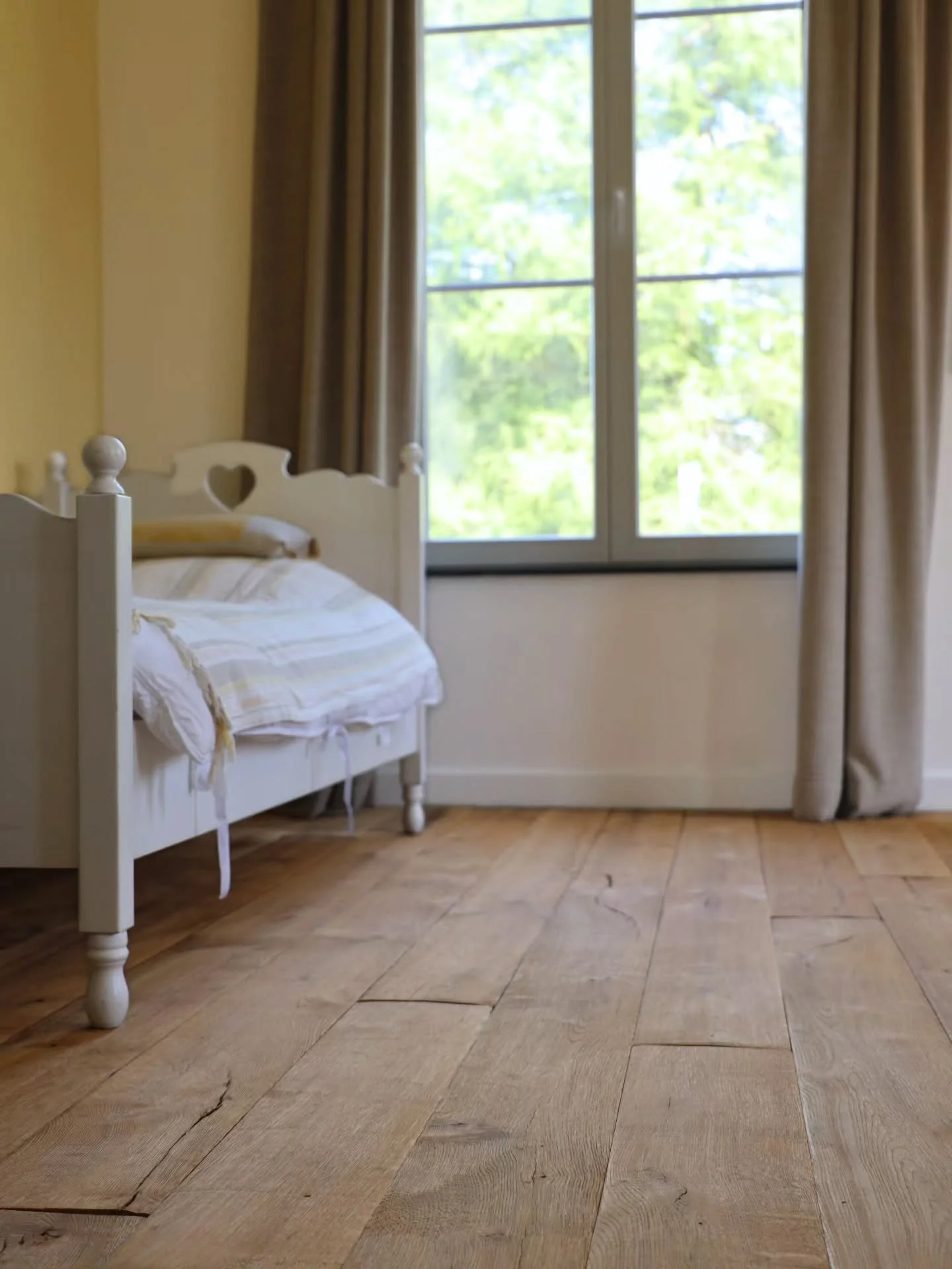 Un ch&acirc;teau, un parquet avec du caract&egrave;re...

#parquet #ch&ecirc;ne #parquetmassif #logicnatureparquets #businessfamilial #chateau #bois #boisnoble