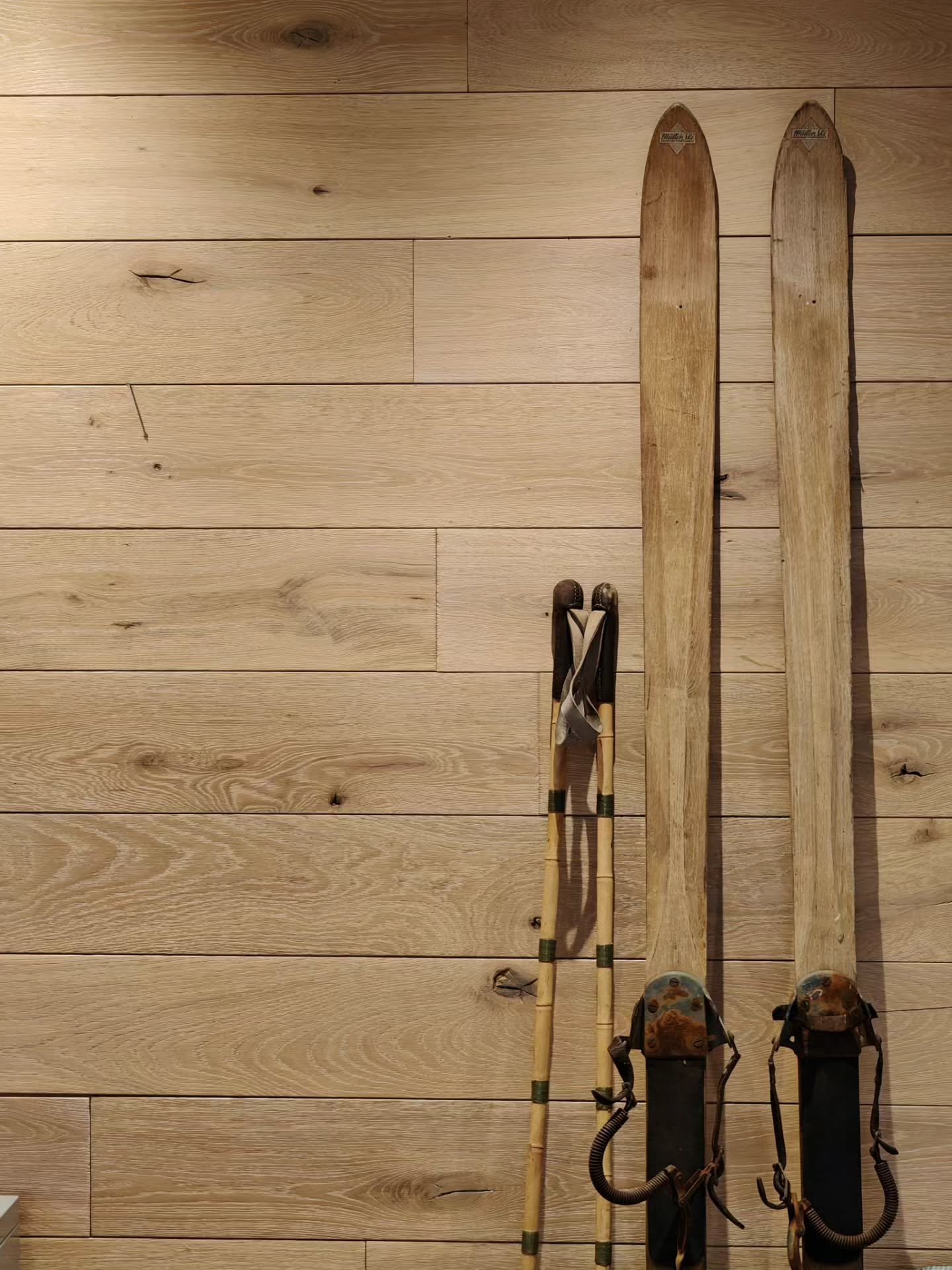 C'est la saison du skiii !

Quoi de mieux apr&egrave;s une session de poudreuse que de rentrer se blottir dans un cocon de chaleur ?

Ici, notre client a d&eacute;cid&eacute; de mettre de la chaleur au pied et au mur histoire de rester bien douillet.