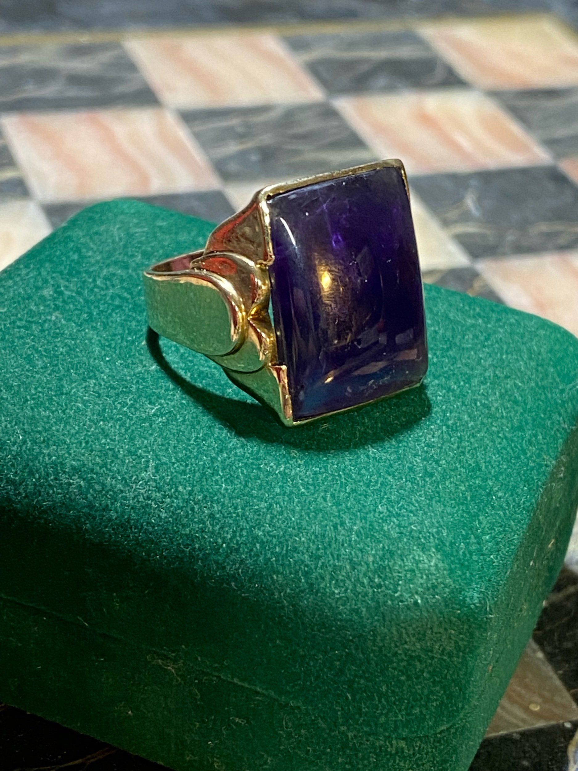 Amethyst Cabochon Gold Men’s Ring