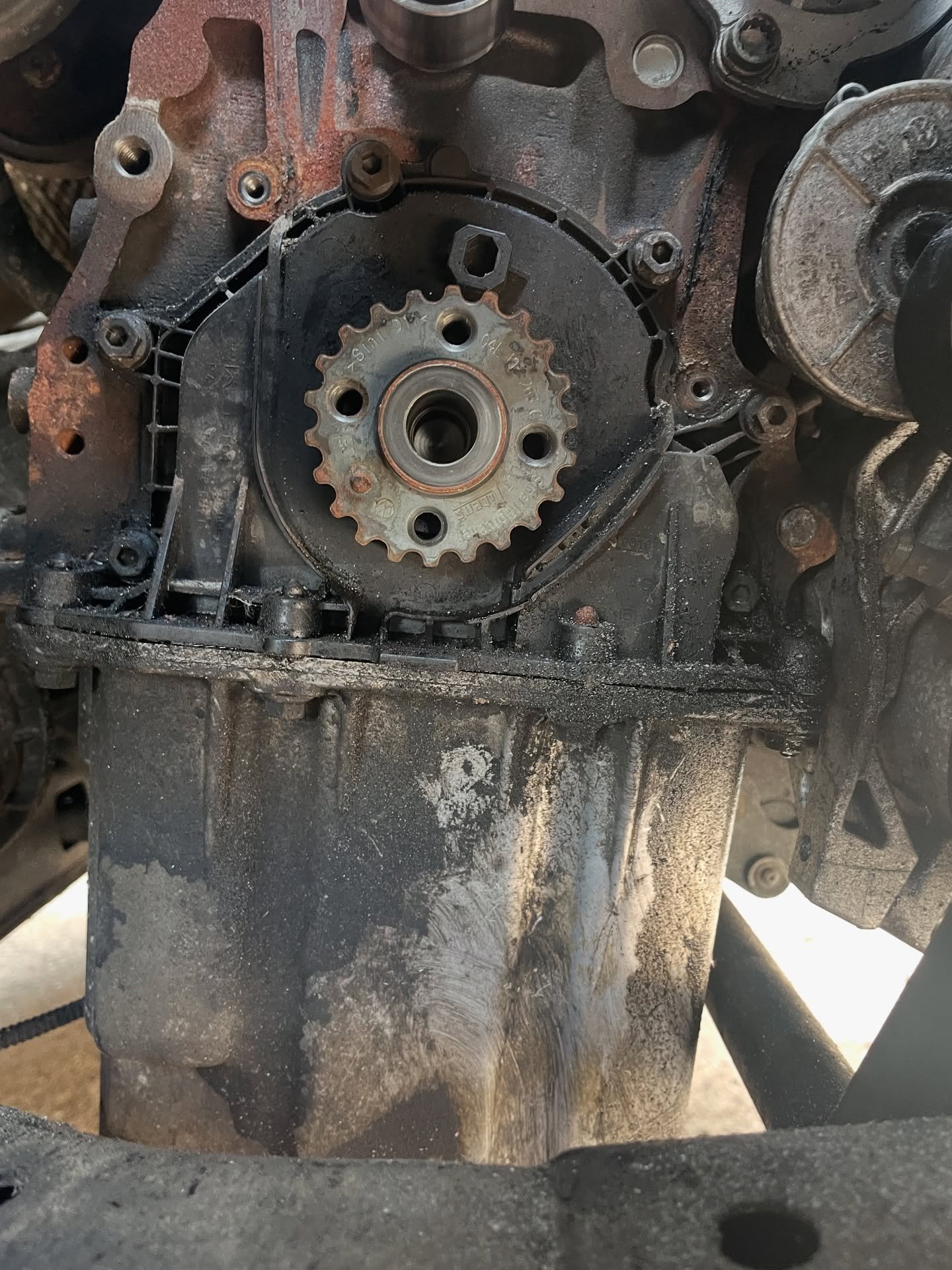 Here is a few clips of a 2017 VW Crafter converted camper van, which we have replaced the crank seal on as well as a forgotten oil pump belt replacement.