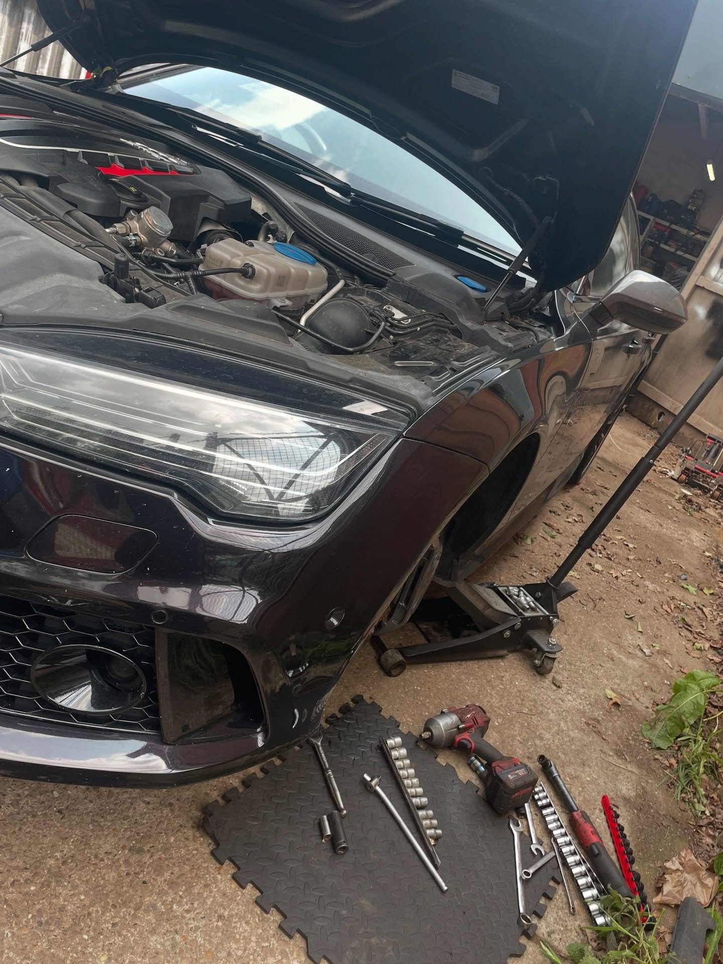 Here @arcade_automotive We offer cost affective solutions to Audi RS models, with DRC suspension modifications/upgrades. On this Audi RS7 we removed the full DRC system and supplied and fitted Bilstein b16 coilovers suspension. Our customer was pleas