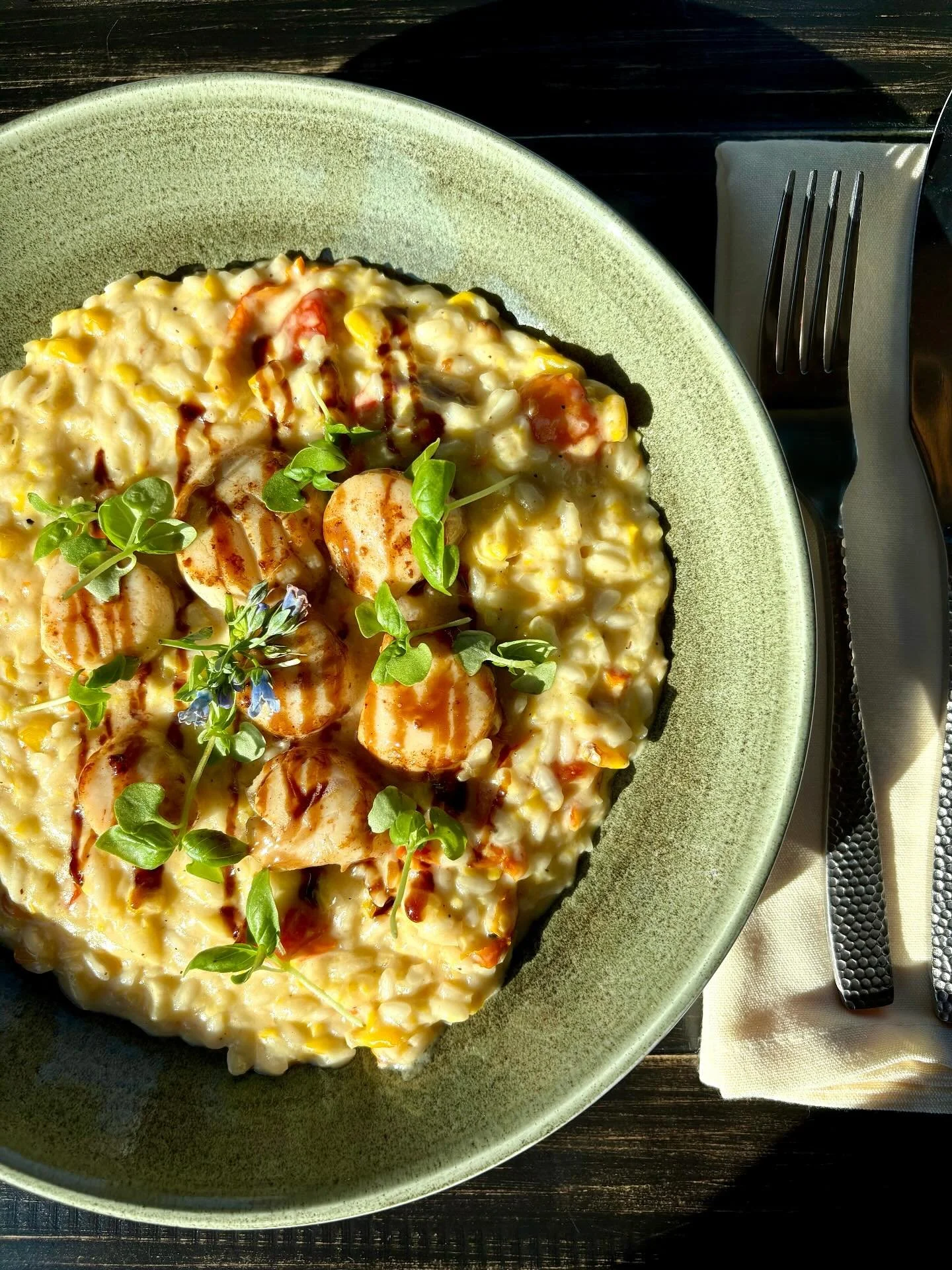 Indulge in tonight&rsquo;s special: Seared scallops resting on creamy risotto with marinated tomatoes, topped with a balsamic reduction.

Kitchen open until 10 tonight!