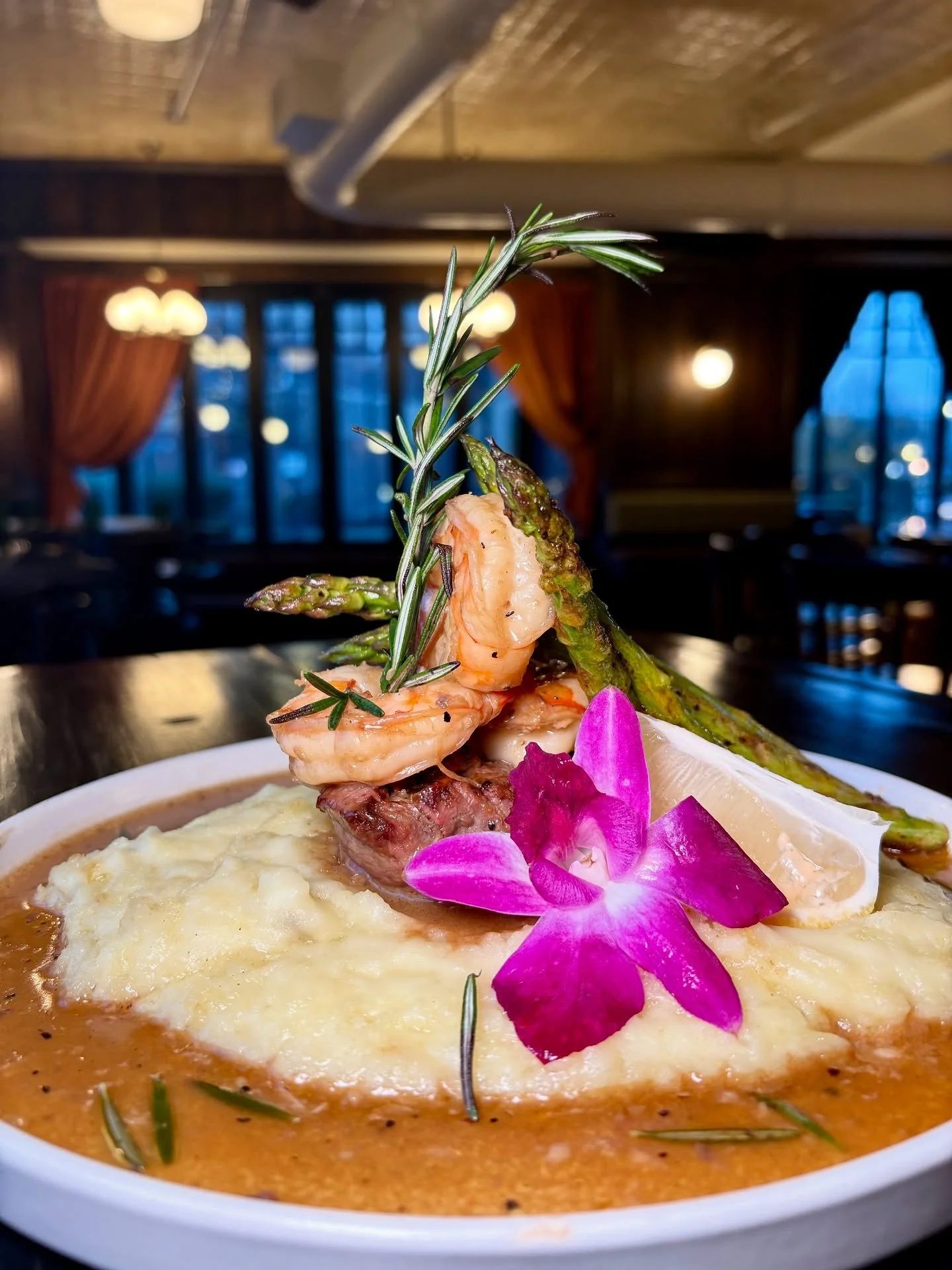 It&rsquo;s a surf and turf weekend at Brodie&rsquo;s

Dive into this special: premium filet mignon + saut&eacute;ed shrimp. Grab it before it&rsquo;s gone!

Kitchen open until 10pm!