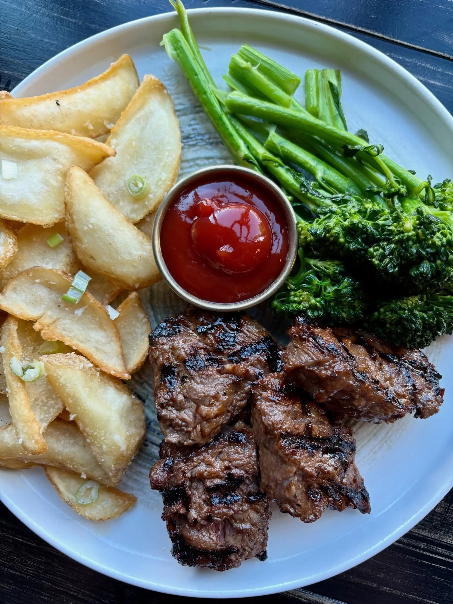 New Special Alert! 

Mondays only &mdash; $25 steak tip plate, all. day. long.
Come dig into some of the juiciest, most flavorful steak tips you&rsquo;ll ever have.

Tag who you&rsquo;re bringing