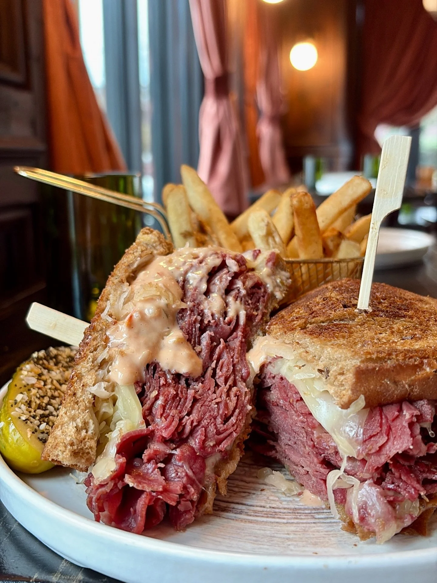 This is your sign to stop in for a classic 

Piled high with corned beef, Swiss cheese, sauerkraut, and thousand island - our Reuben is guaranteed to satisfy all those lunch cravings.