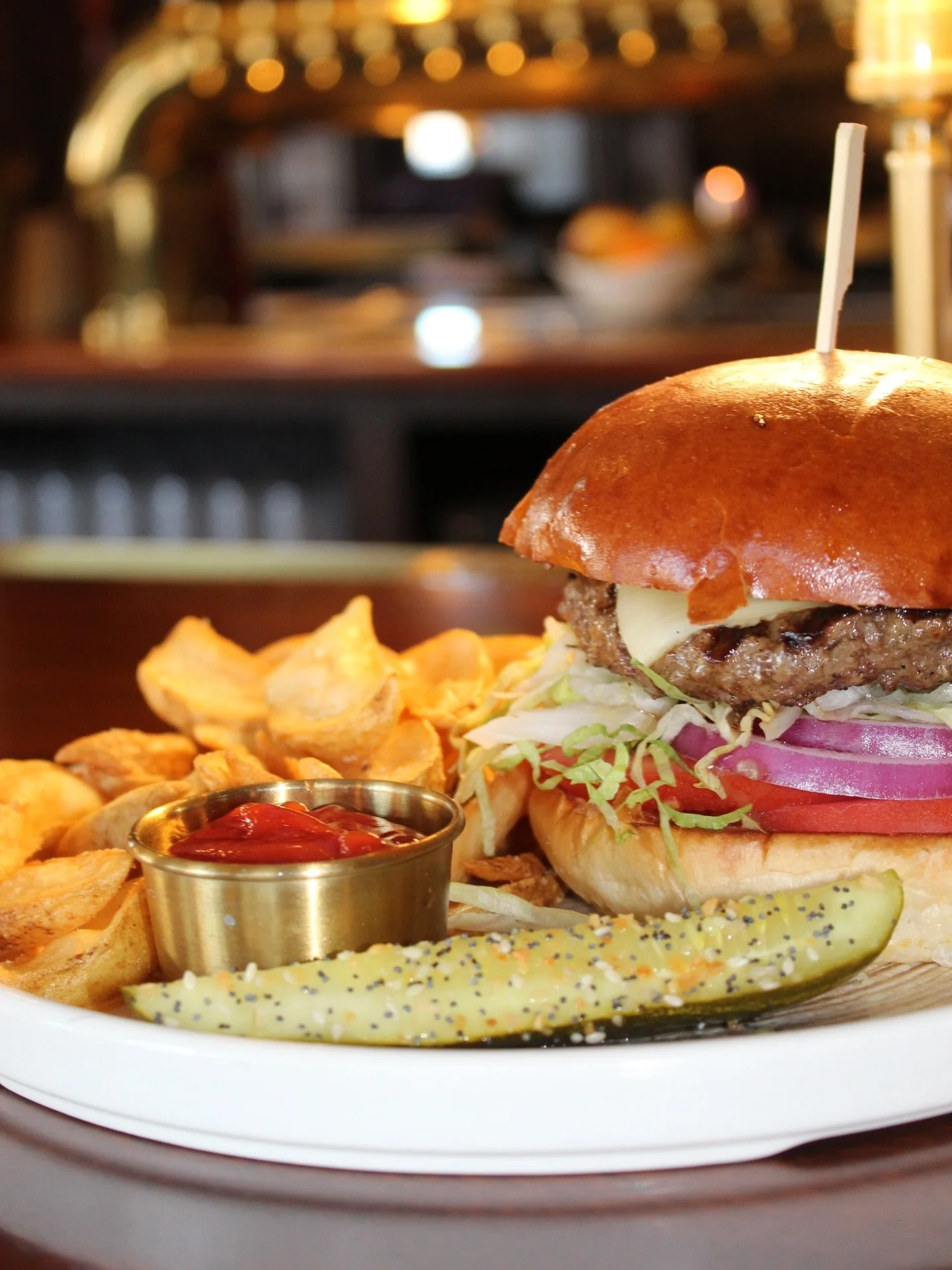 Anytime is burger time 
We&rsquo;re open daily at 11&mdash;come get your bite.