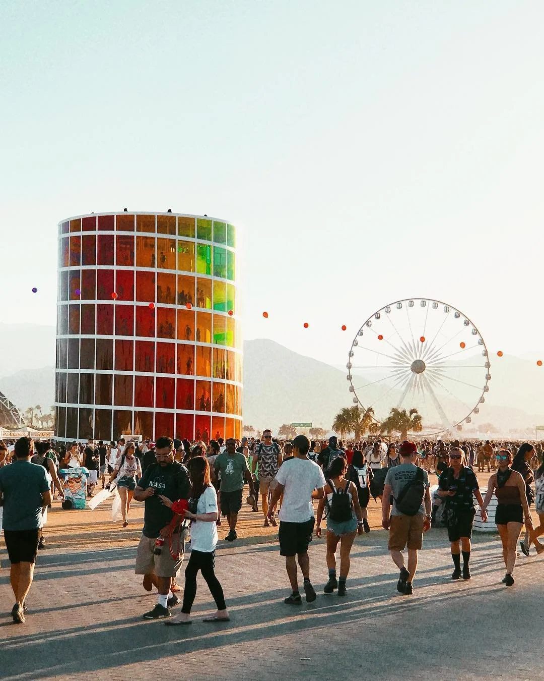 🌴Coachella 2019 🌴
.
.
.
.
 #coachella #indiocalifornia #musicfestival #california #goodvibes #acolorstory #lifestyle #cali #nature #music #arts #light #perspective #naturallight #event #valley