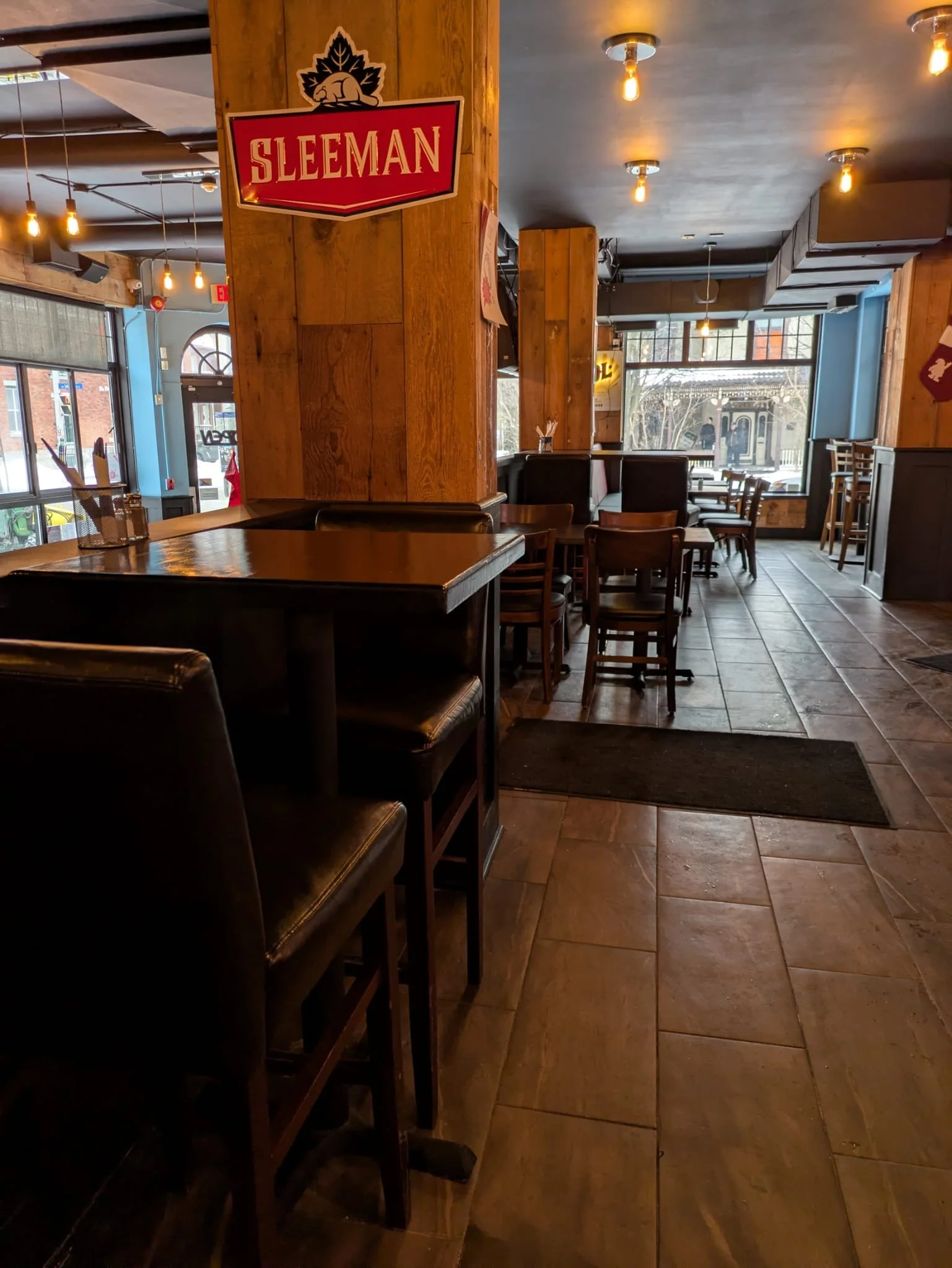 Mainroomstraight fromLounge.jpeg