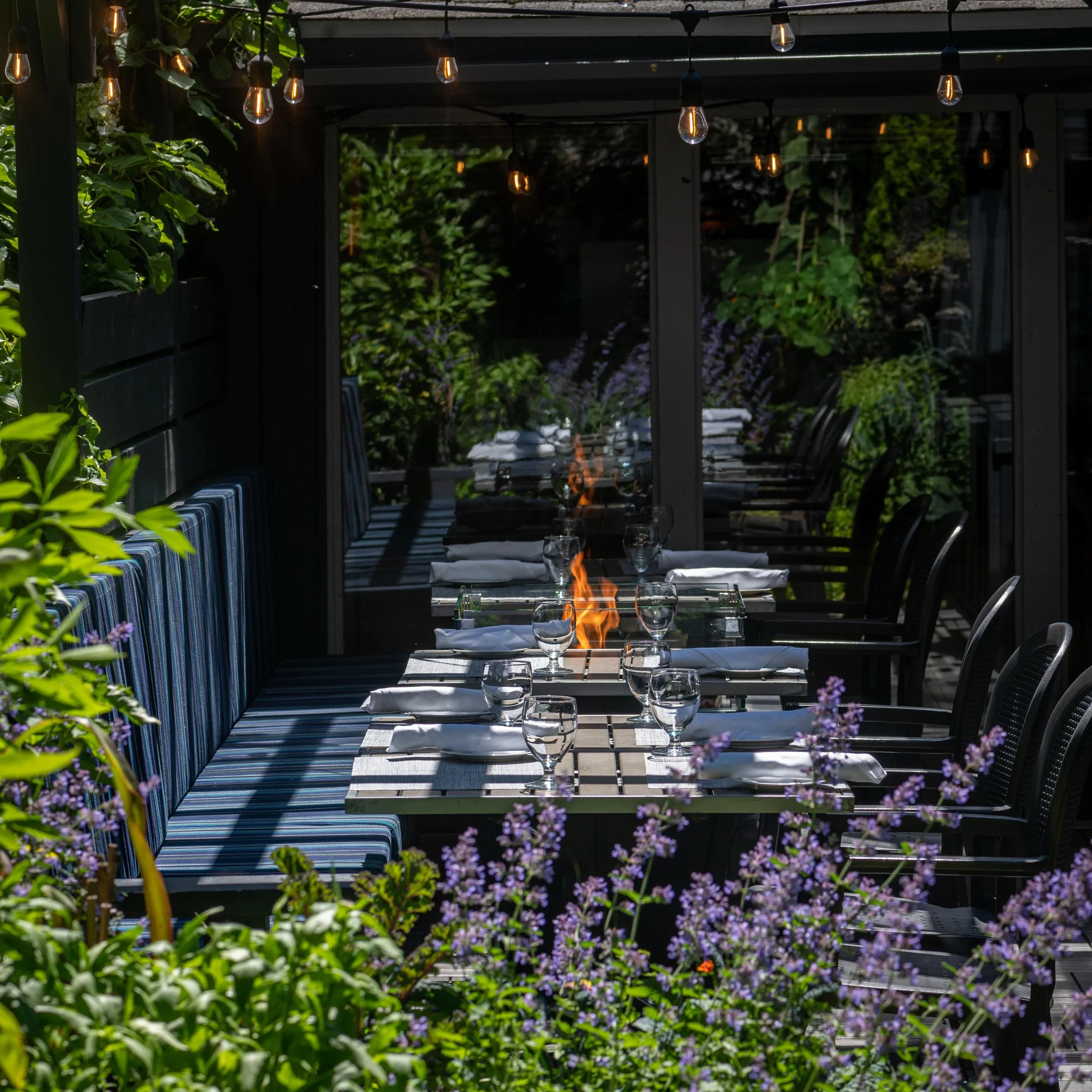 The garden patio is open 🤩
Long evenings, warm air, sun&rsquo;s out - patio season has officially started. 
Come soak up the summer atmosphere and when the sun goes down, stay cozy by the fire.

Experience our Three Course Spring Special for $69, Su