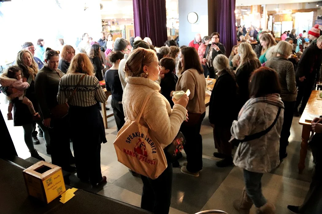 edible books crowd2.jpg