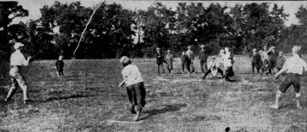 Mixed baseball, Chipping Norton. Oxford Journal, 13 October 1922. Image created by British Library Board. Public domain.
