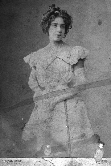 Mayme Calloway as Los Oros. Image uploaded to Ancestry.com. Copyright undetermined.