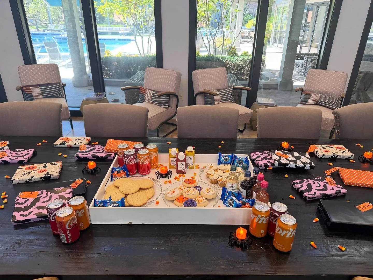 Beneath the wrapping lies your next obsession. Join us for a Blind Date with a Book from 12-5 PM.
No tricks, just treats-and maybe a plot twist or
two.👻🕯️