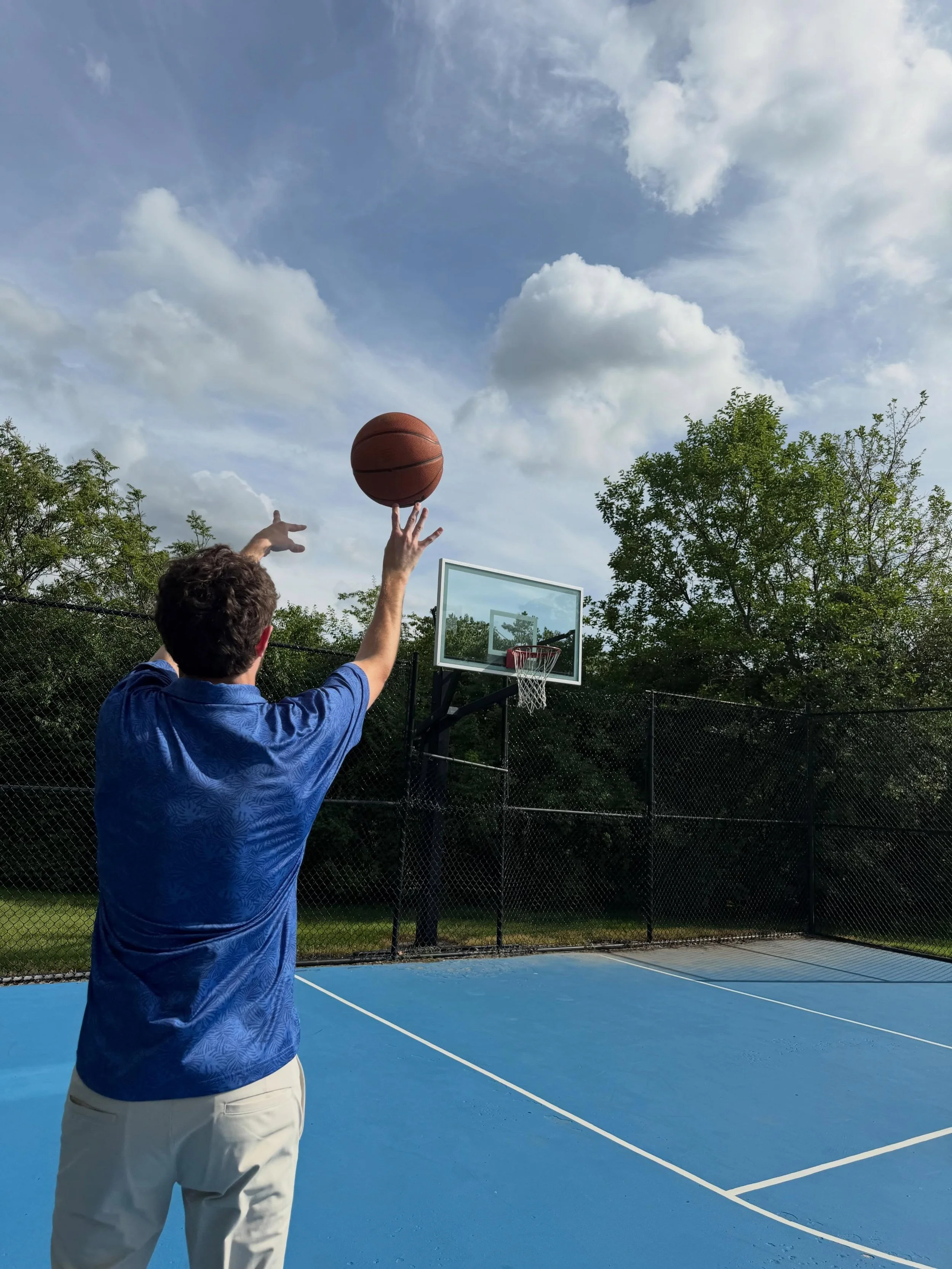 Imagine having your own basketball court just steps from your front door. 🏡🏀 Come tour our community and see all the amenities waiting for you!

#ApartmentLiving #BasketballCourt #CommunityAmenities #NowLeasing #grandviewapartments