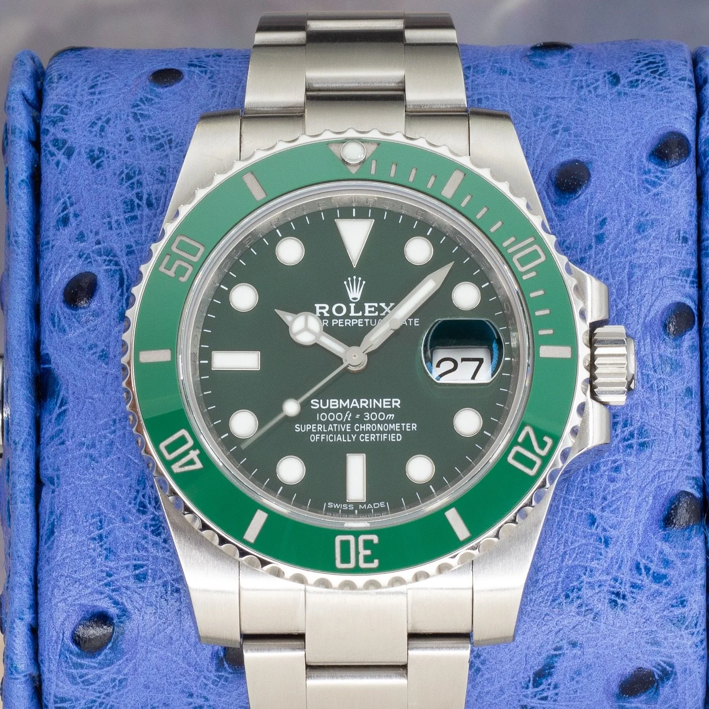 The Hulk is here. 💚
The Rolex Submariner 116610LV “Hulk” — a modern classic with its bold sunburst dial and matching ceramic bezel. Discontinued in 2020, yet still one of the most collectible Submariners ever produced.
✔️ 40mm st