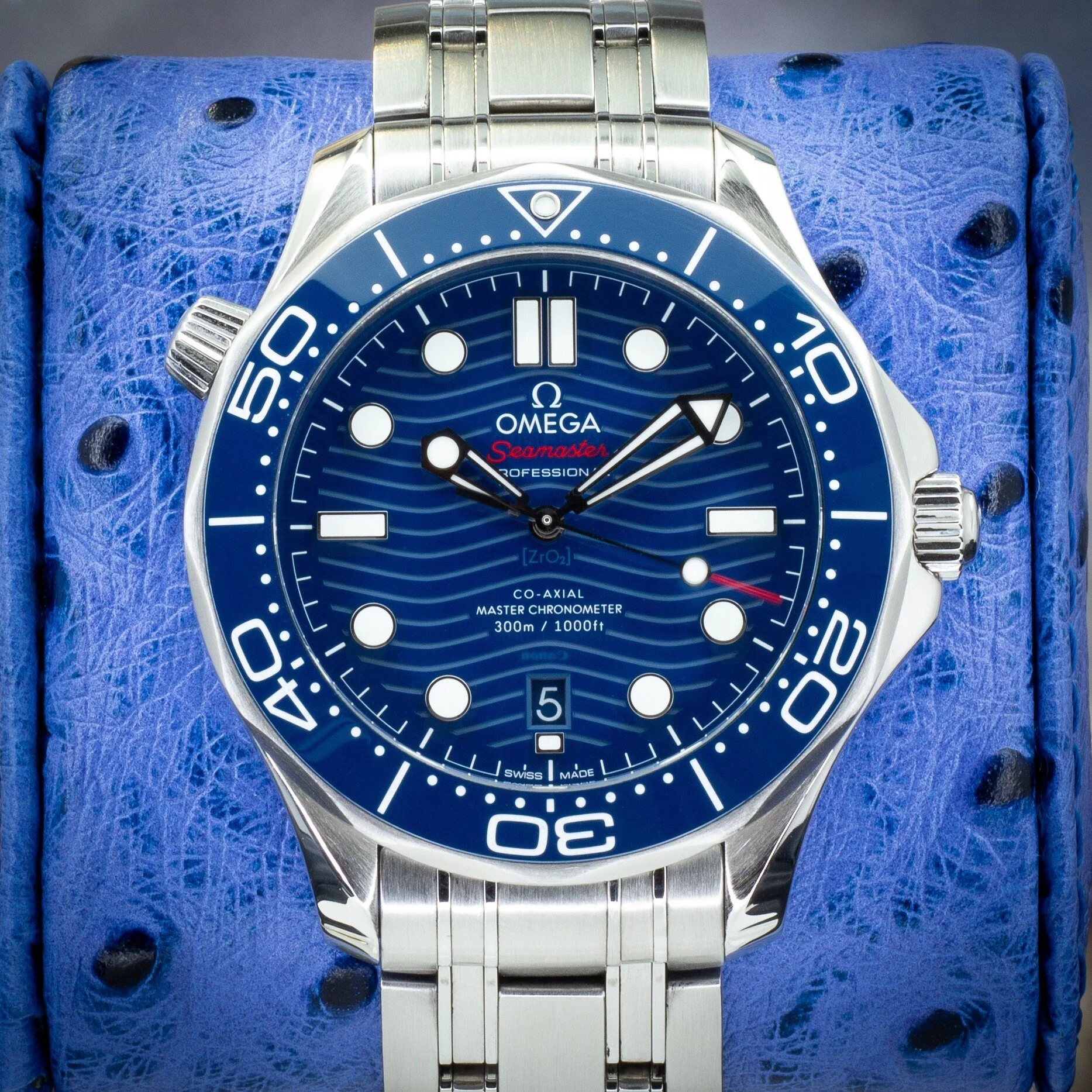 omega-seamaster-diver-300mm-blue-dial-01-432209284bd38b00729dbef3d120f592.jpg