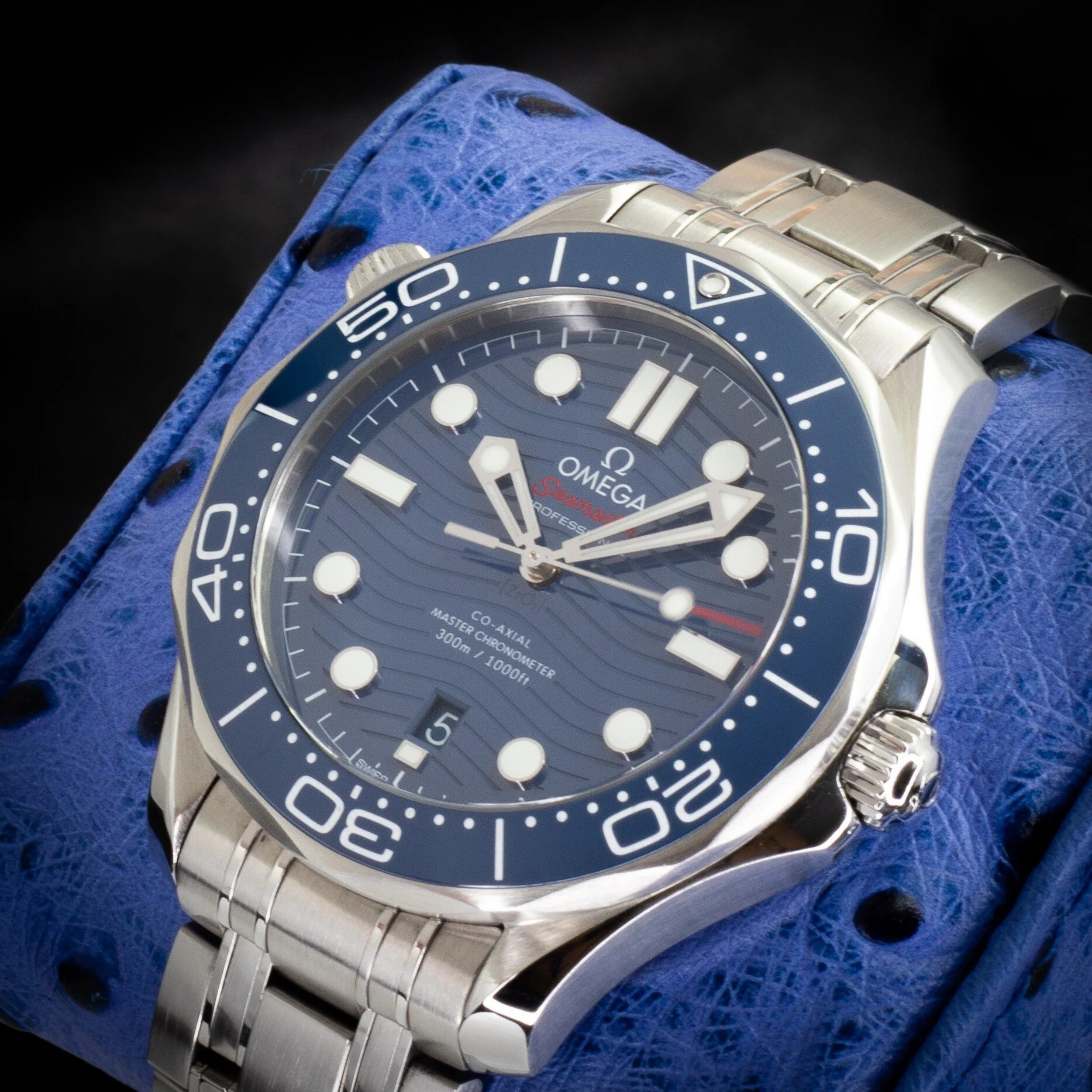 omega-seamaster-diver-300mm-blue-dial-06-b940d2359735385c9b59058aa9432a08.jpg