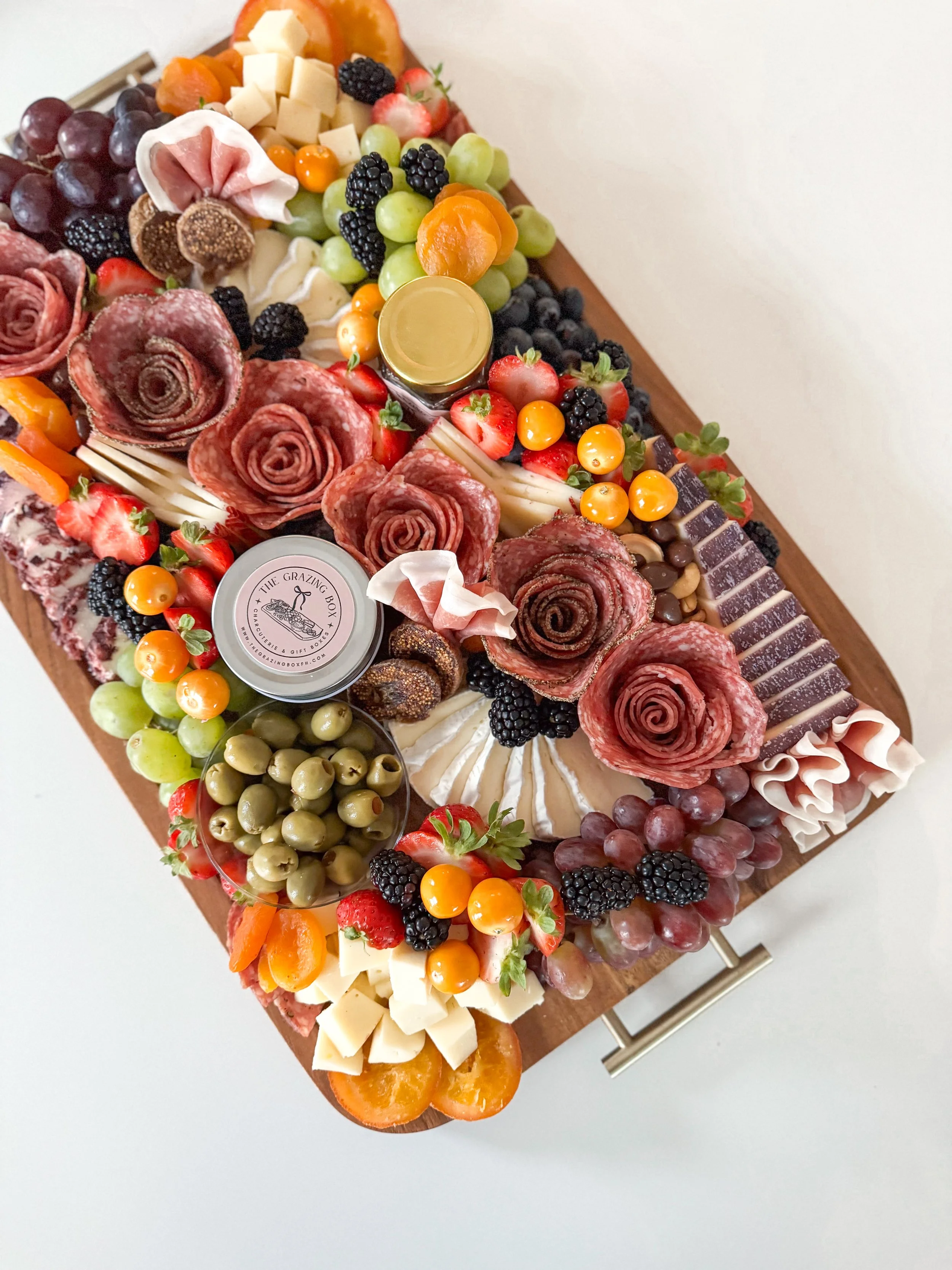 A charcuterie board for Hosting, special events for Deliver in NY, NYC, Queens, NY, Brooklyn, NY and Long Island, NY. Charcuterie tray. Grazing Table. Charcuterie Classes, Charcuterie Workshops NYC