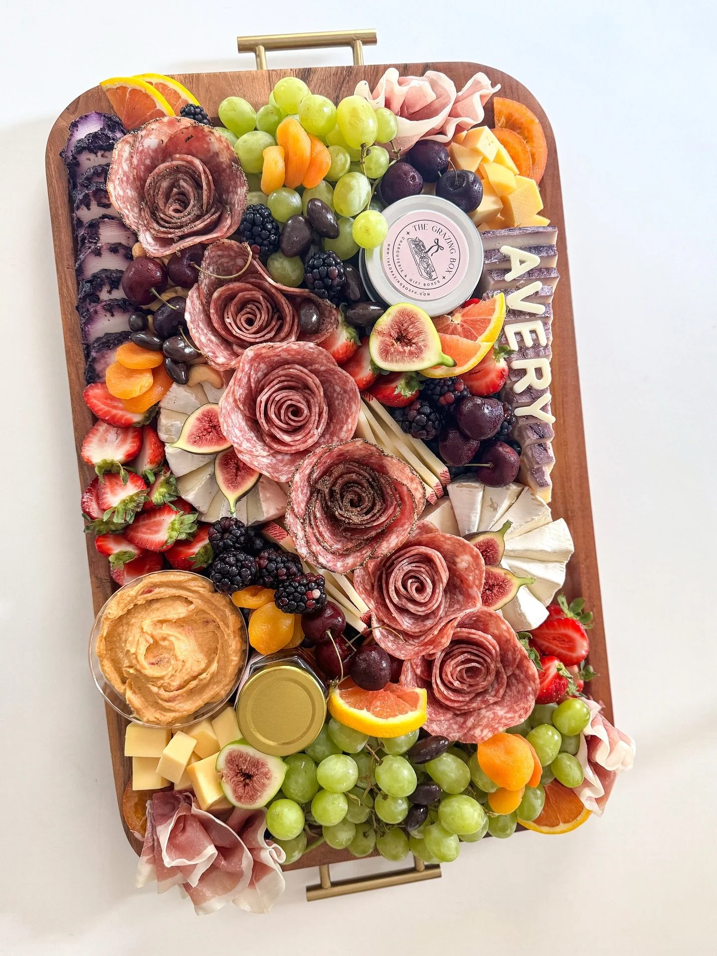 A Birthday Gather Board 🎀🧀🎂

You can always count on Charcuterie to make a celebration complete! 

#charcuterie #longislandny #gourmetnyc #nycfood #catering
