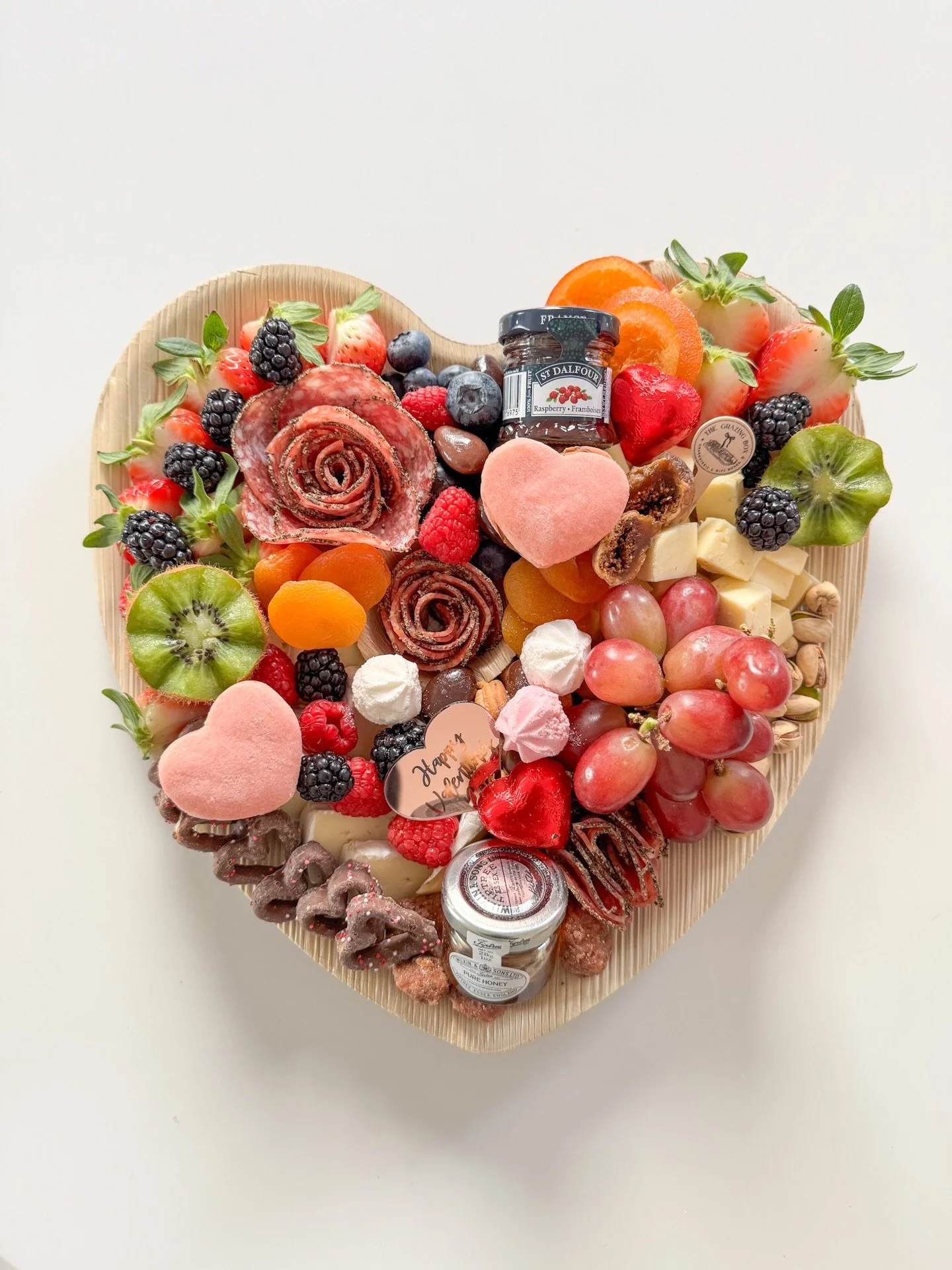 💝 Valentine&rsquo;s Day Boards are available for pre-order! 
Don&rsquo;t forget all those Galentine&rsquo;s Day events! 🎀💌🧀
Tag or send this post to your partner. Hint, hint, wink wink! 😉
🎀 Order Form on our website! Delivery and pick up availa