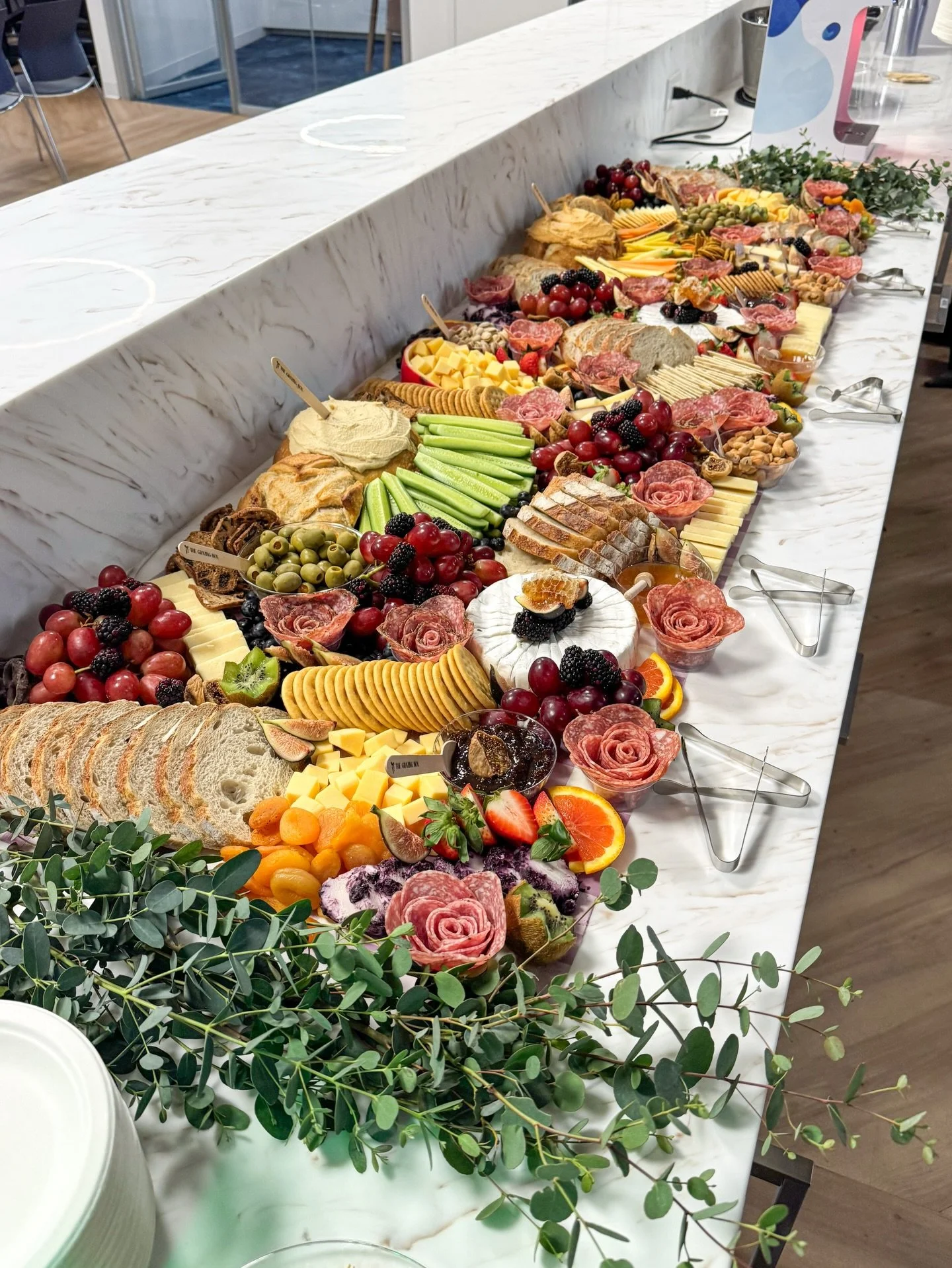 Week two at another corporate event! Sometimes I wish I could stay watch people graze 😆🧀🎀

Book your table today or tell your boss about us! 

#grazingtables #nyc #corporatecatering #corporteevents #charcuterie